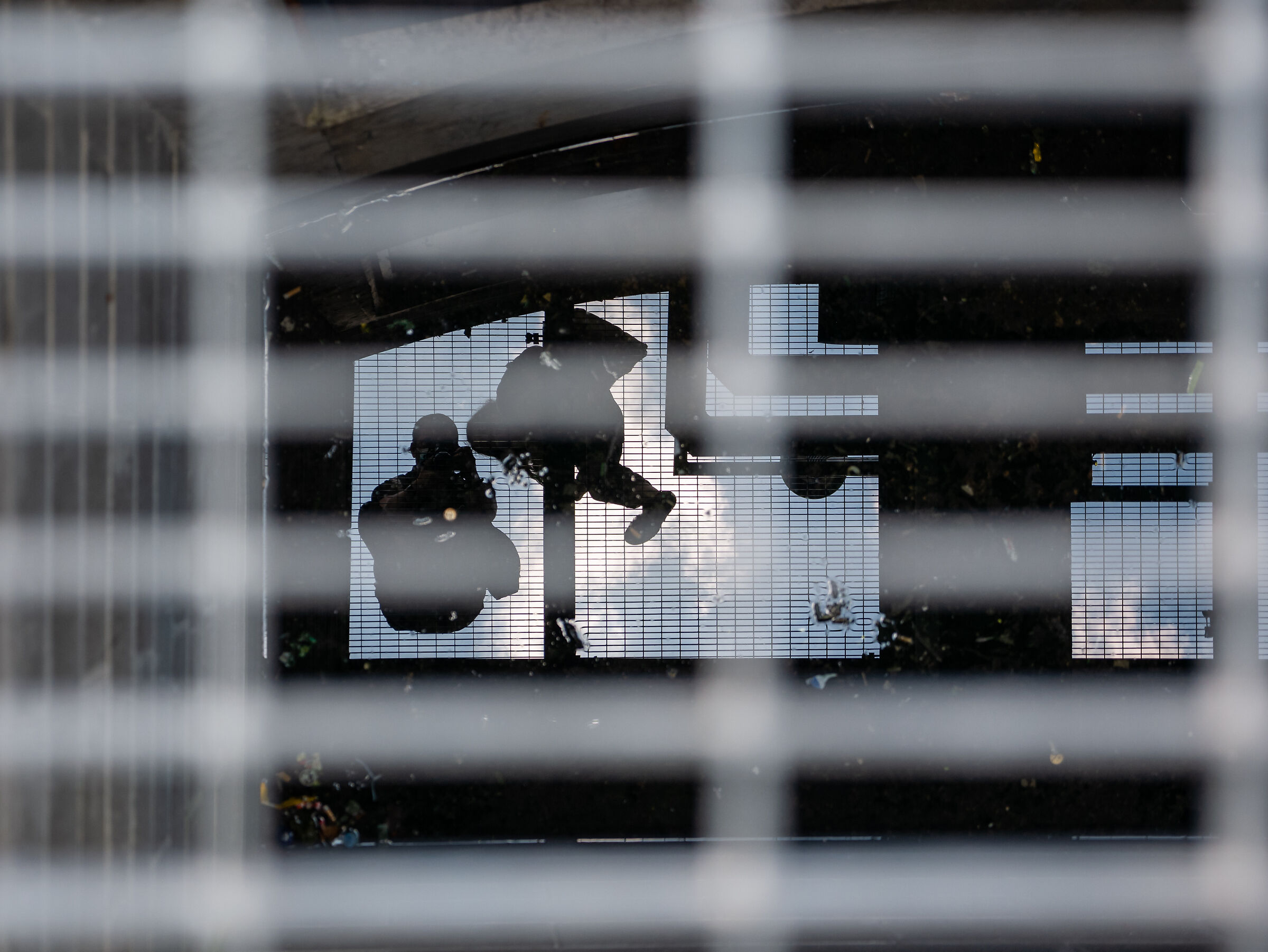 Reflections between the grates