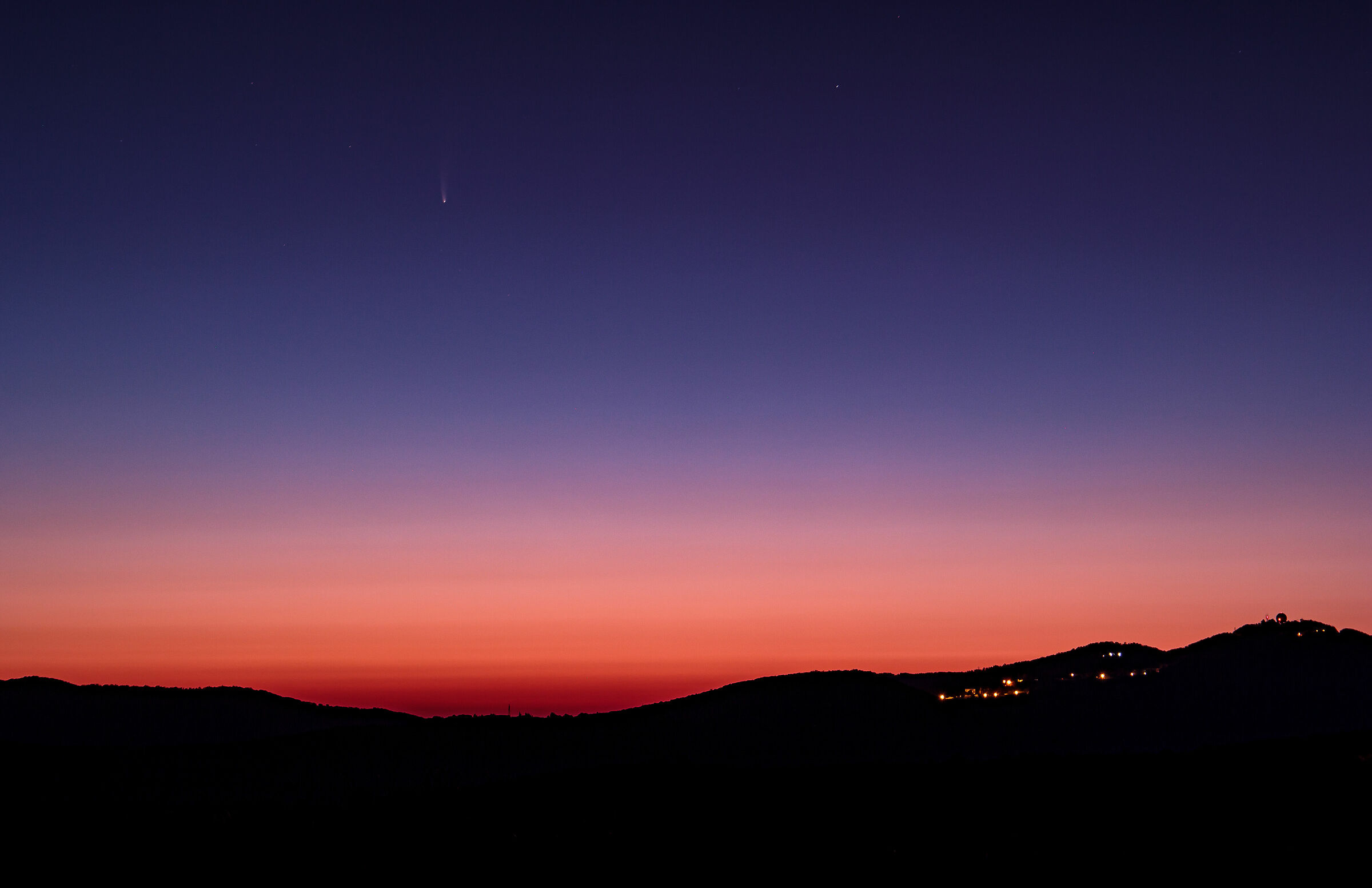 C/2020 F3 Neowise comet over Benetta Valley, Livorno