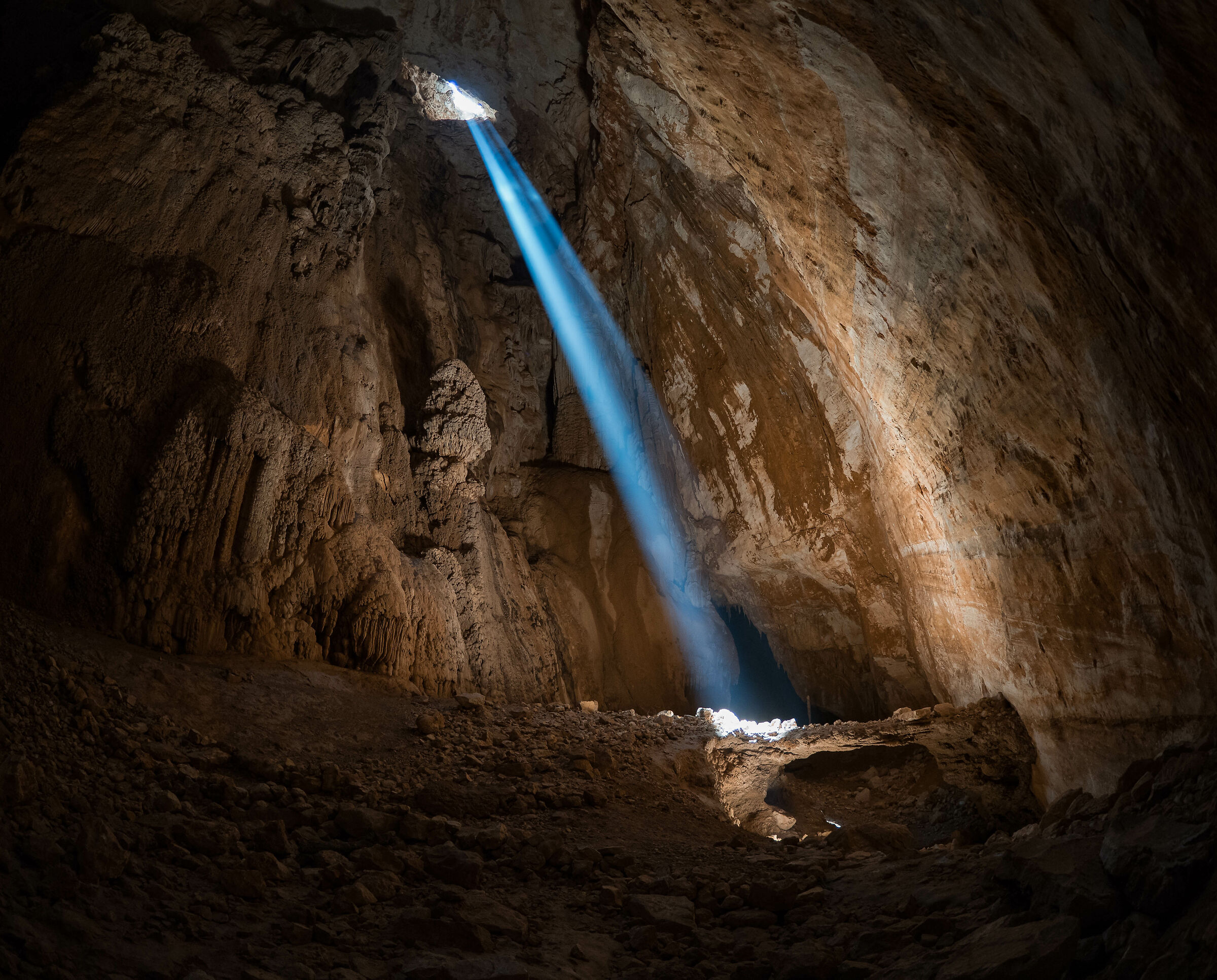 luce nella grotta
