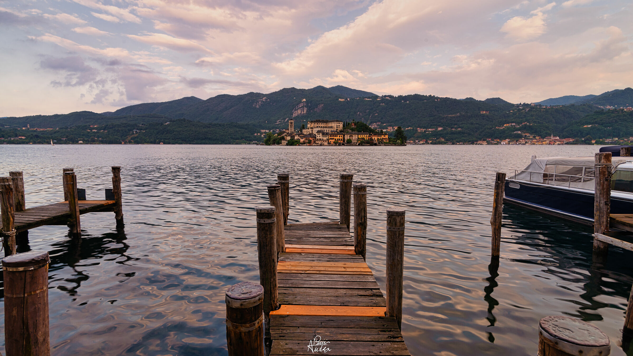 St. Julius of Orta, dawns on the docks