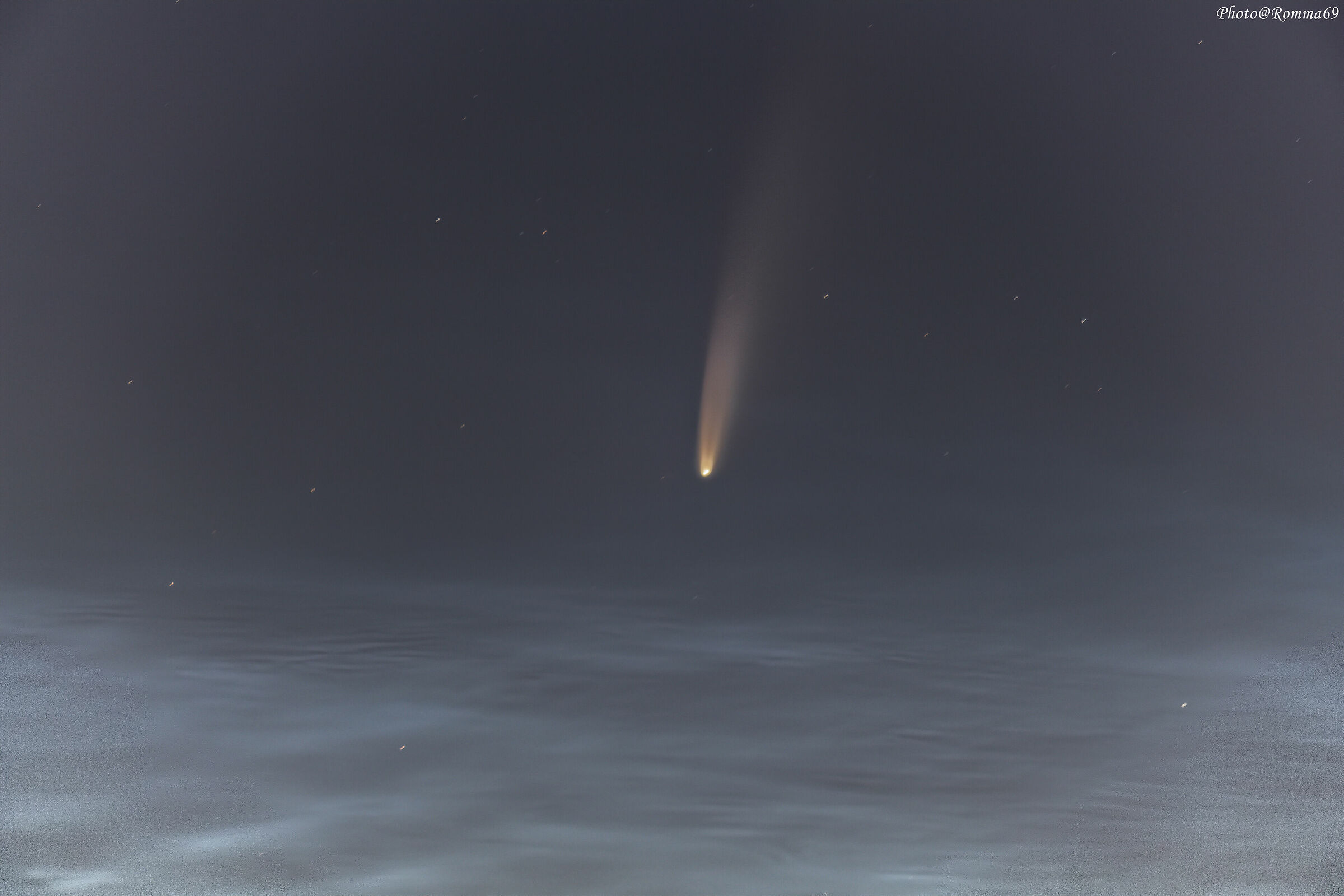 Neowise c/2020 f3 su nubi nottilucenti