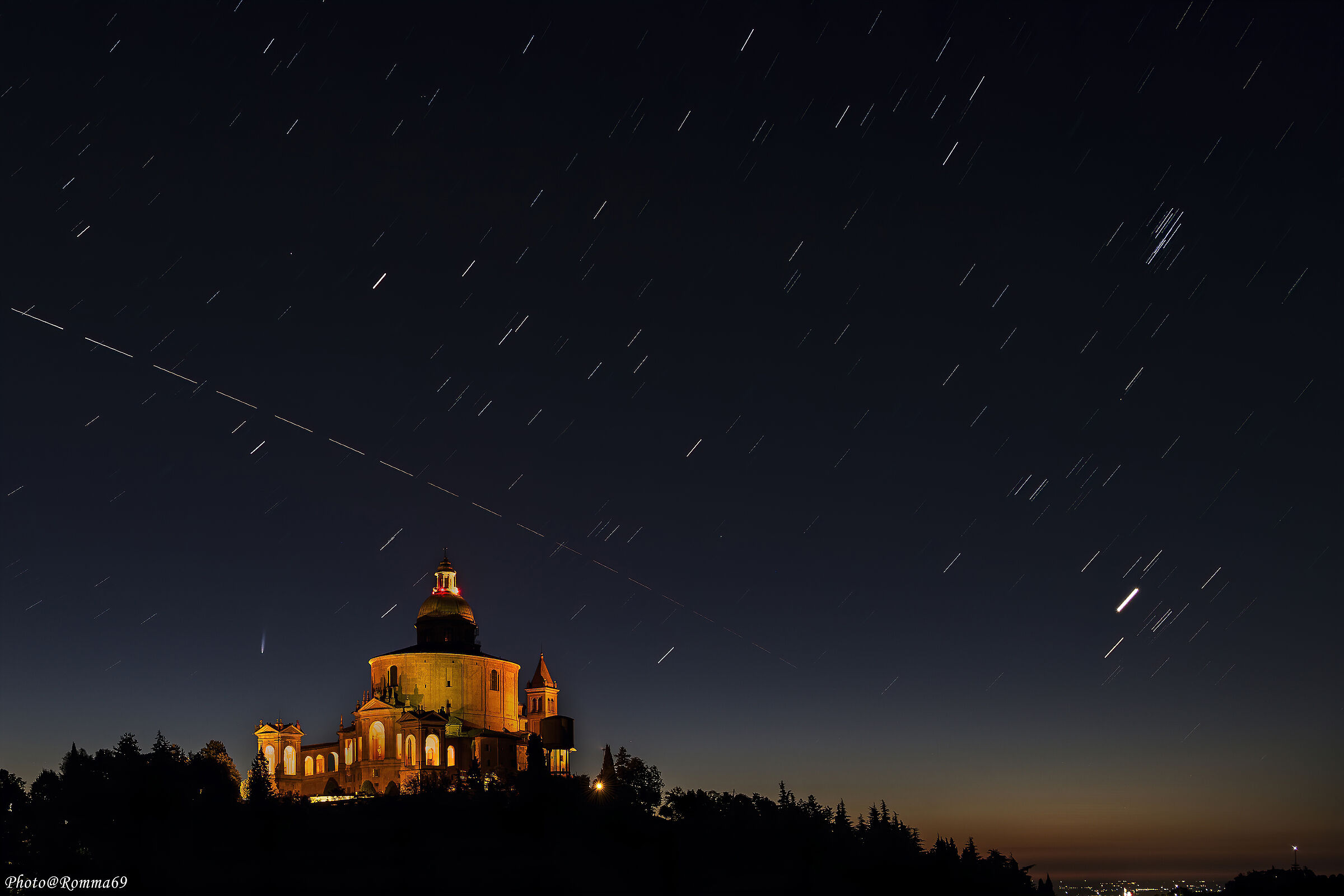 Neowise c/2020 f3 e ISS sul Santuario di San Luca