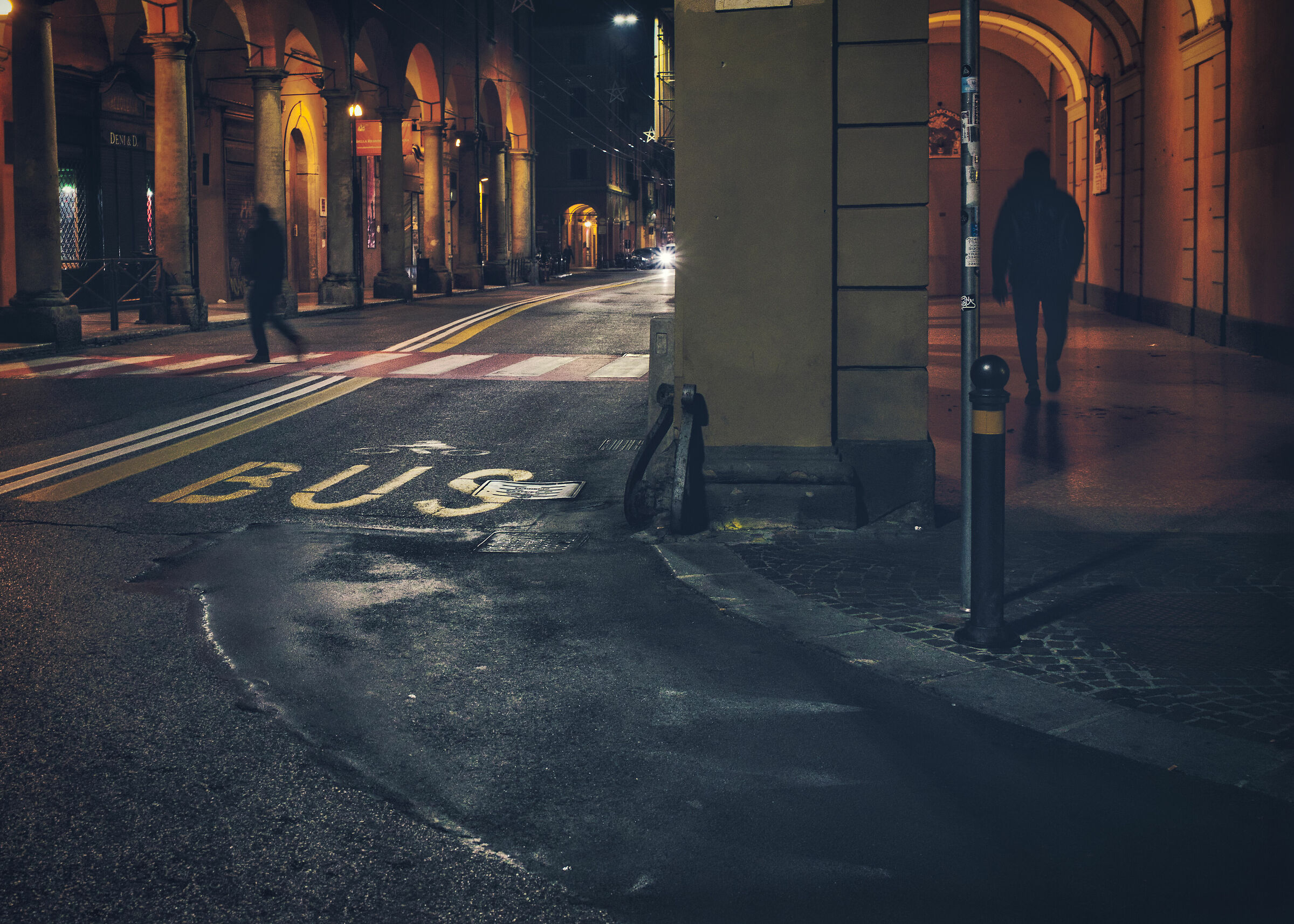 Shadows in the centre, Bologna