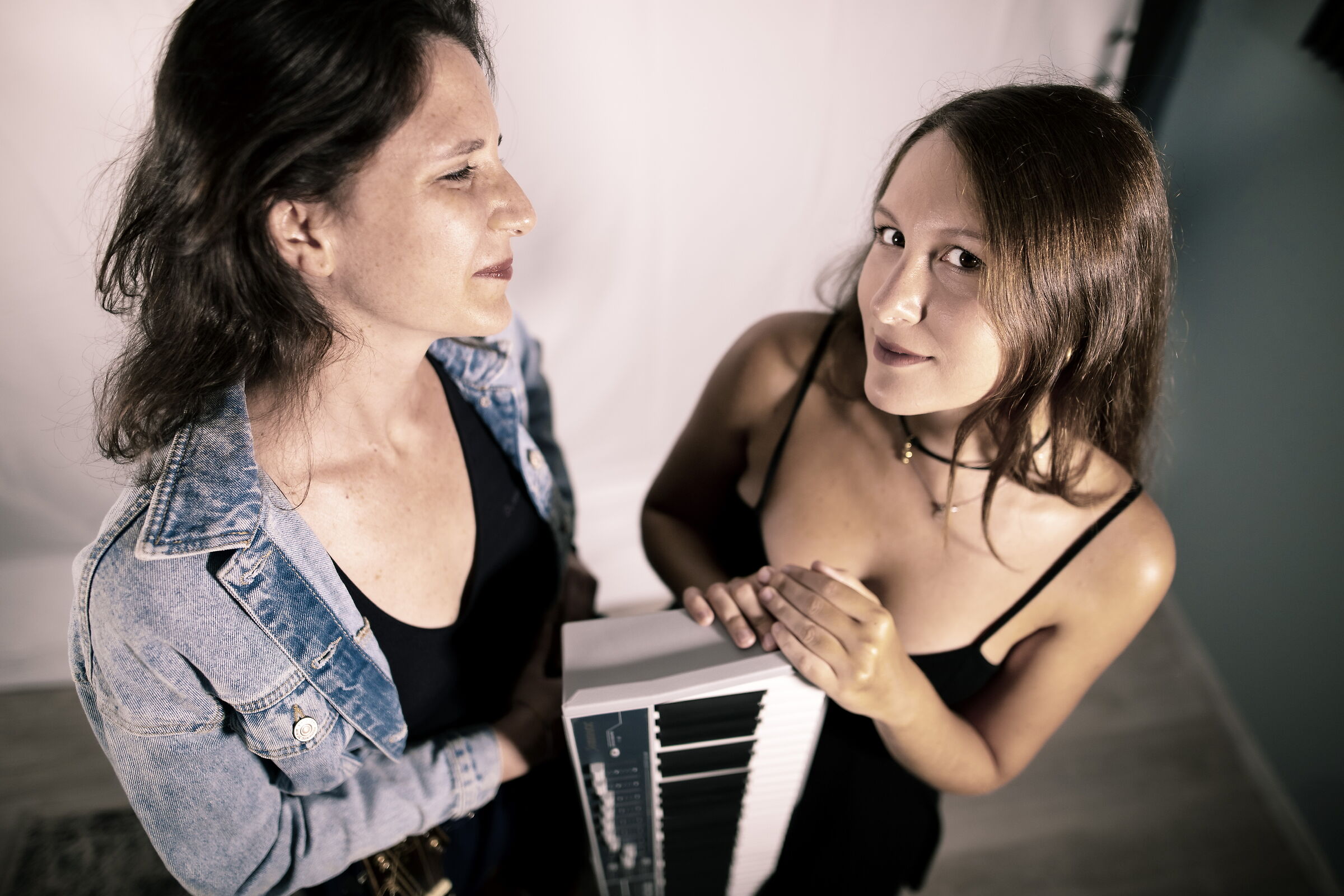 Sara and Giulia4
