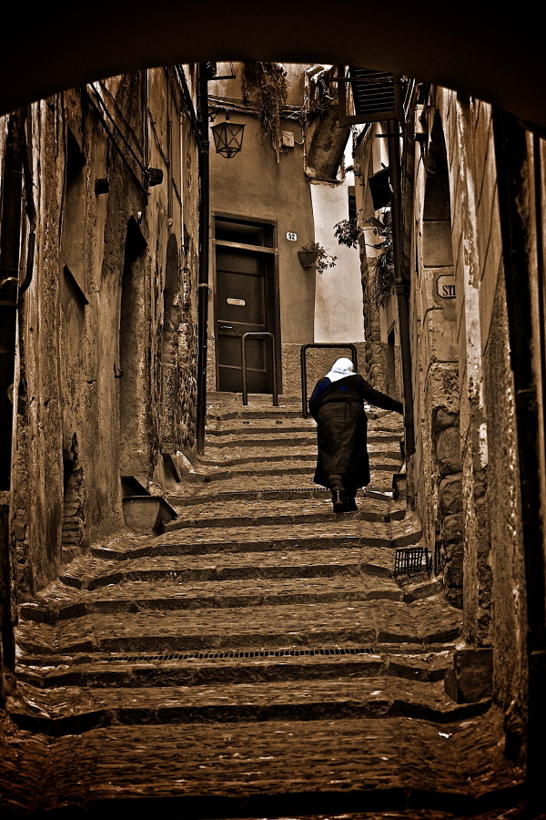 in un vicolo a Taggia (im)