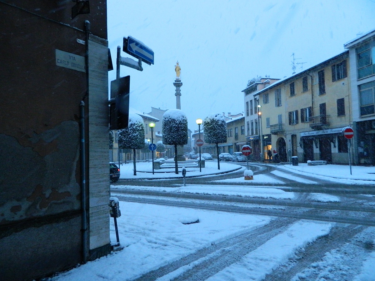 Giussano "Piazza Roma" stto the snow