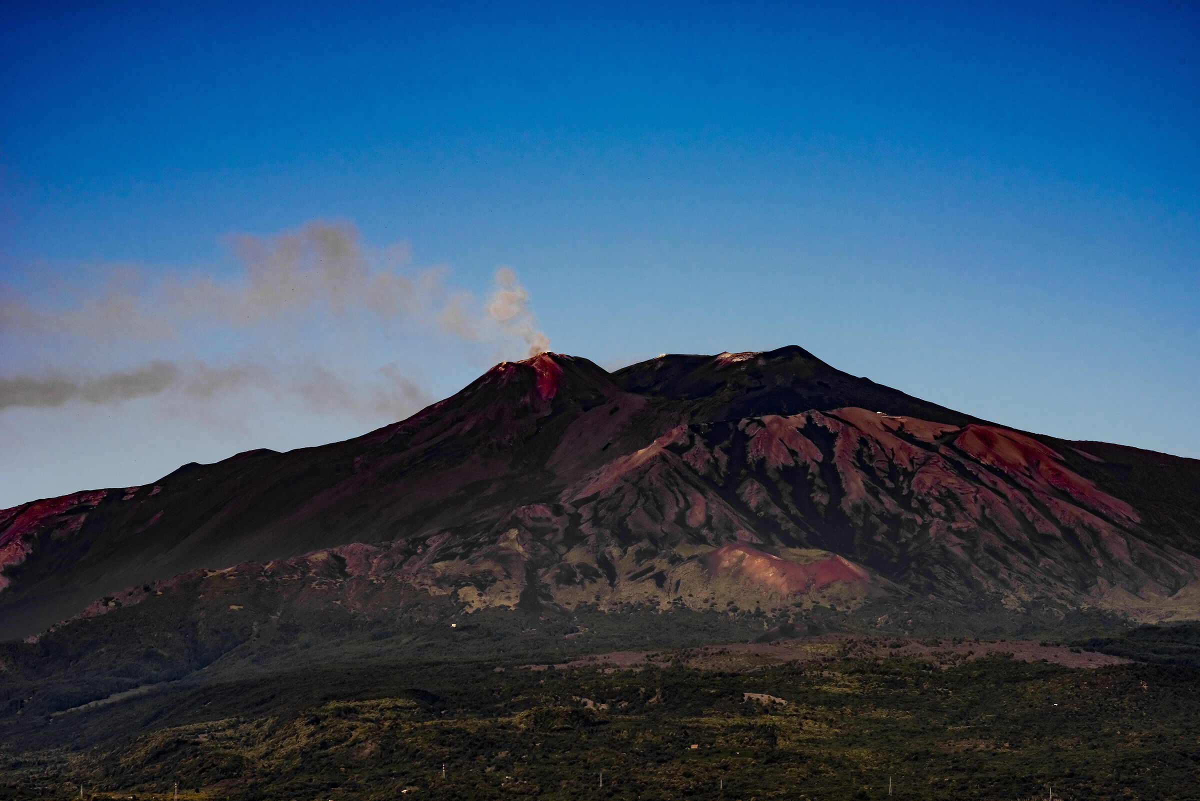 il cratere attivo dell'Etna