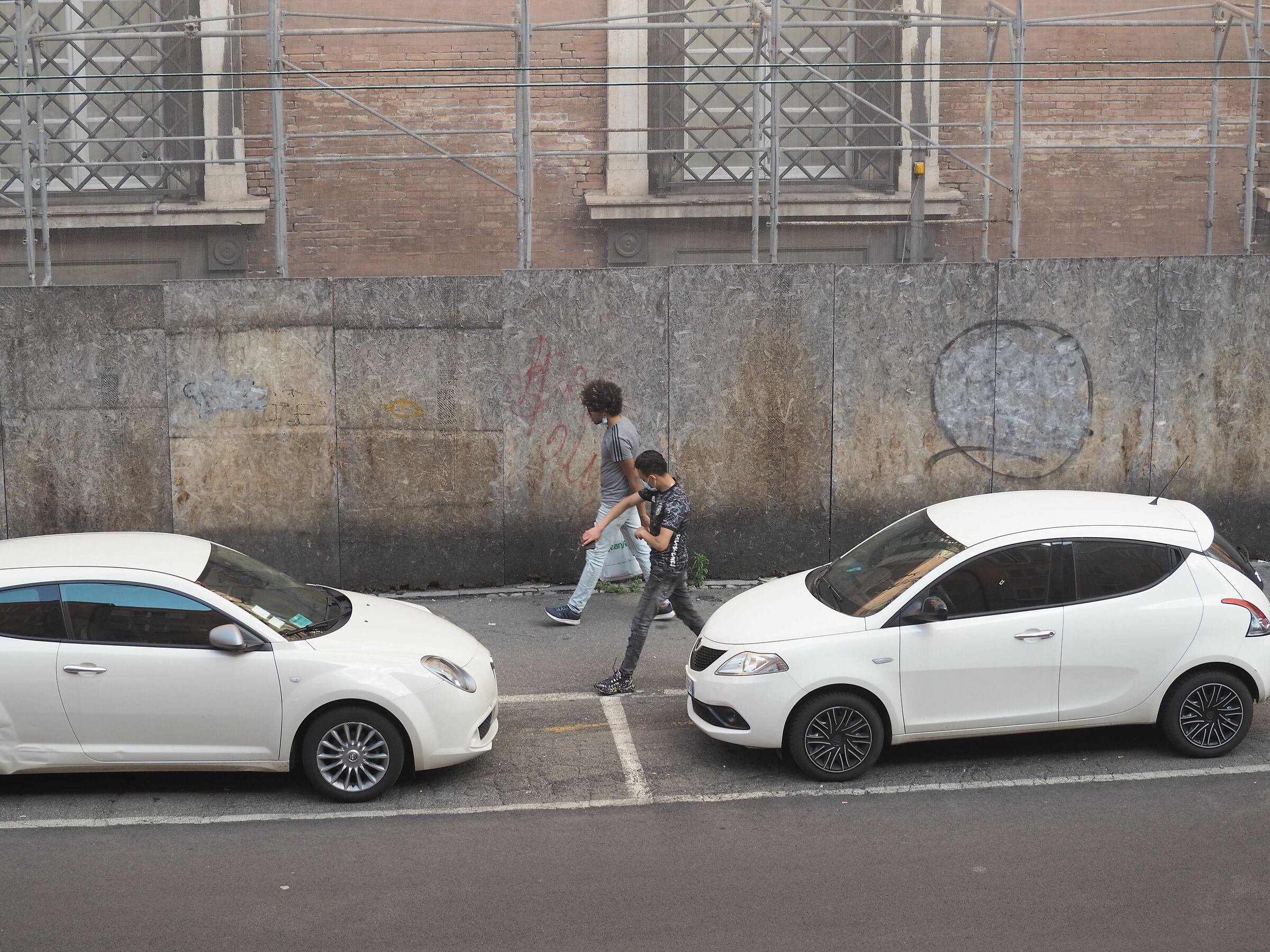 E passa e spassa sotto a stu balcone