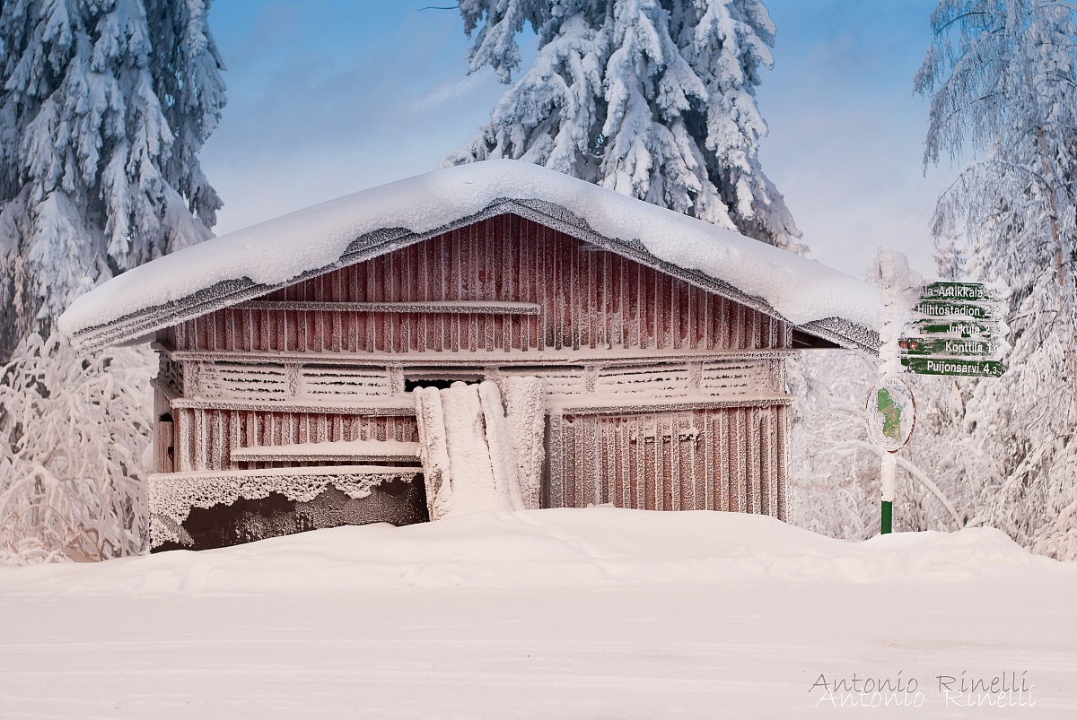 Vecchio rifugio innevato