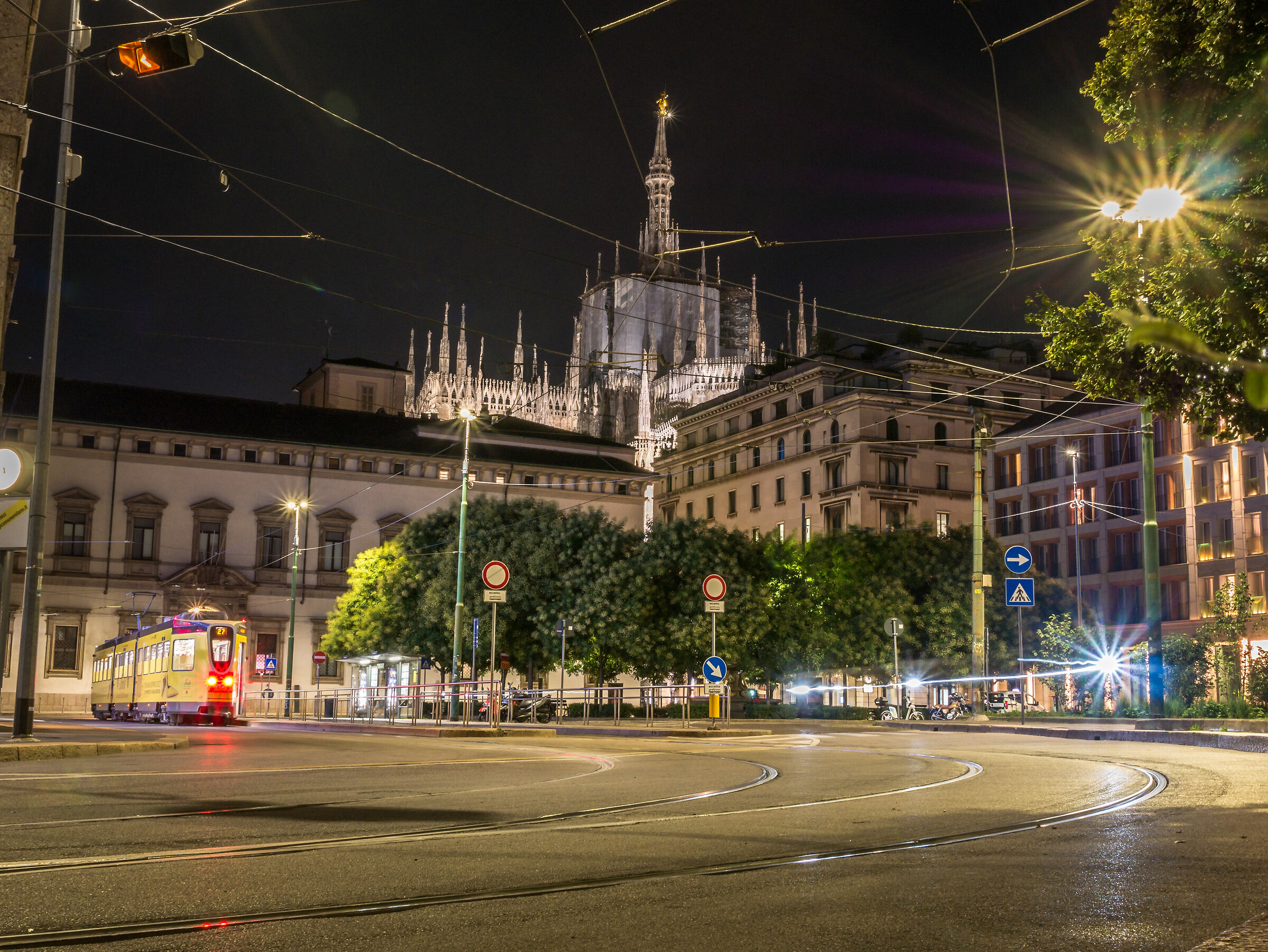 Fountain Square - Milan Cathedral
