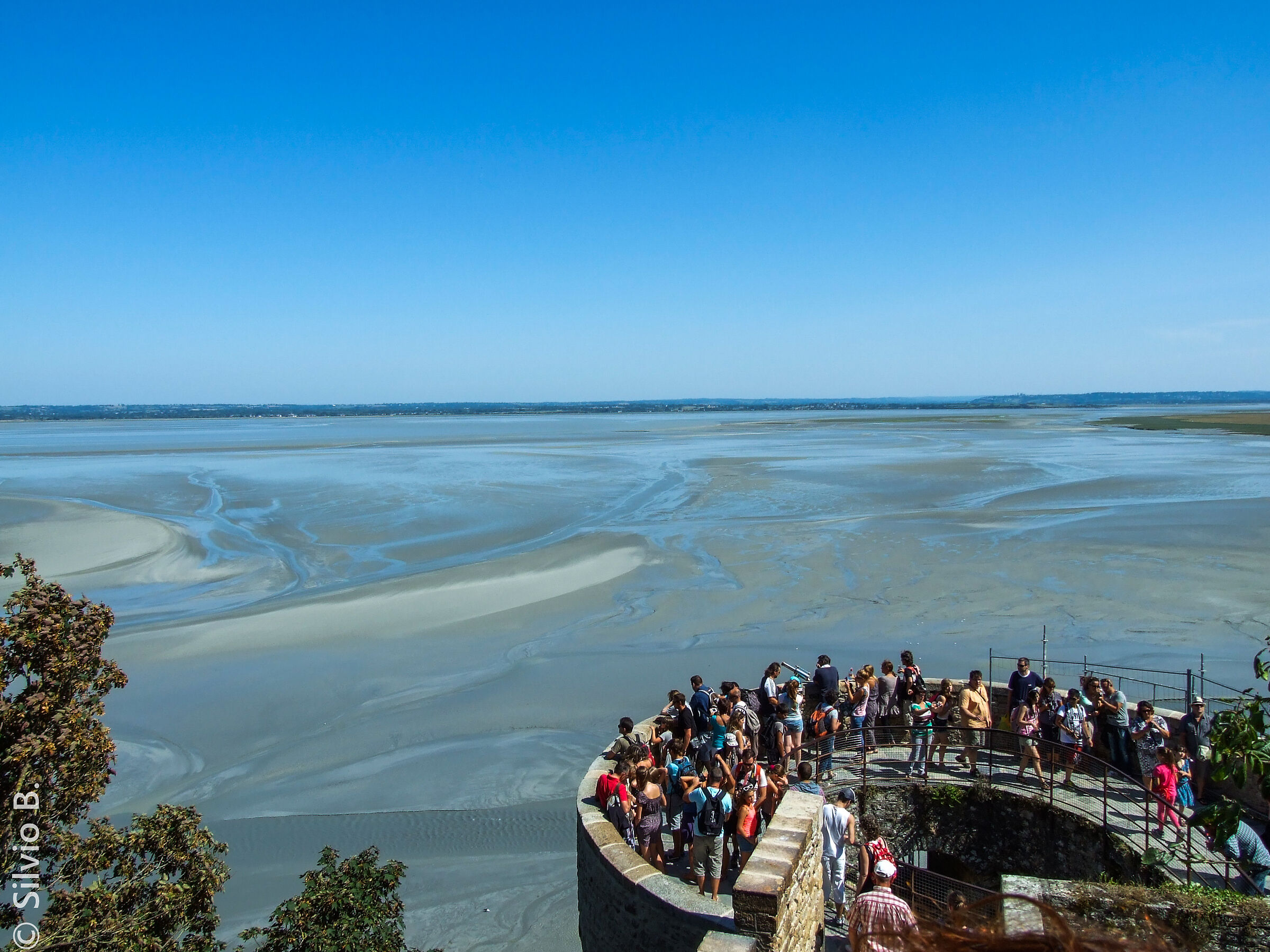 Le Mont Saint Michel: waiting for high tide