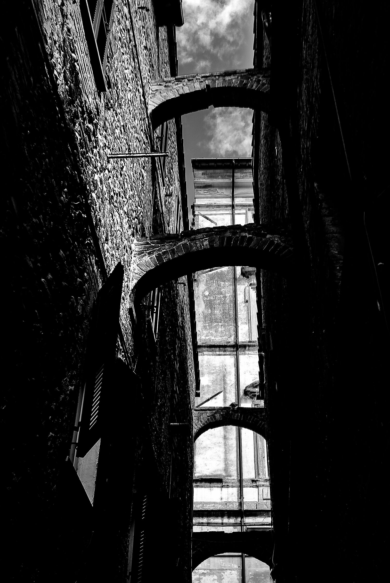 city of the pieve (pg)a cross alley