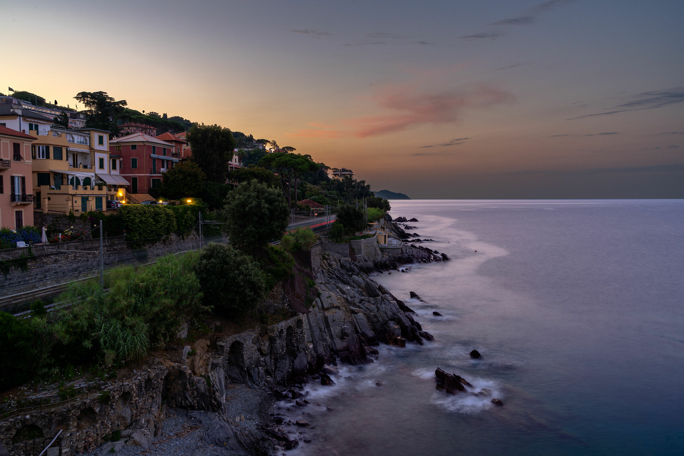 Il primo treno del giorno, in viaggio verso l'alba