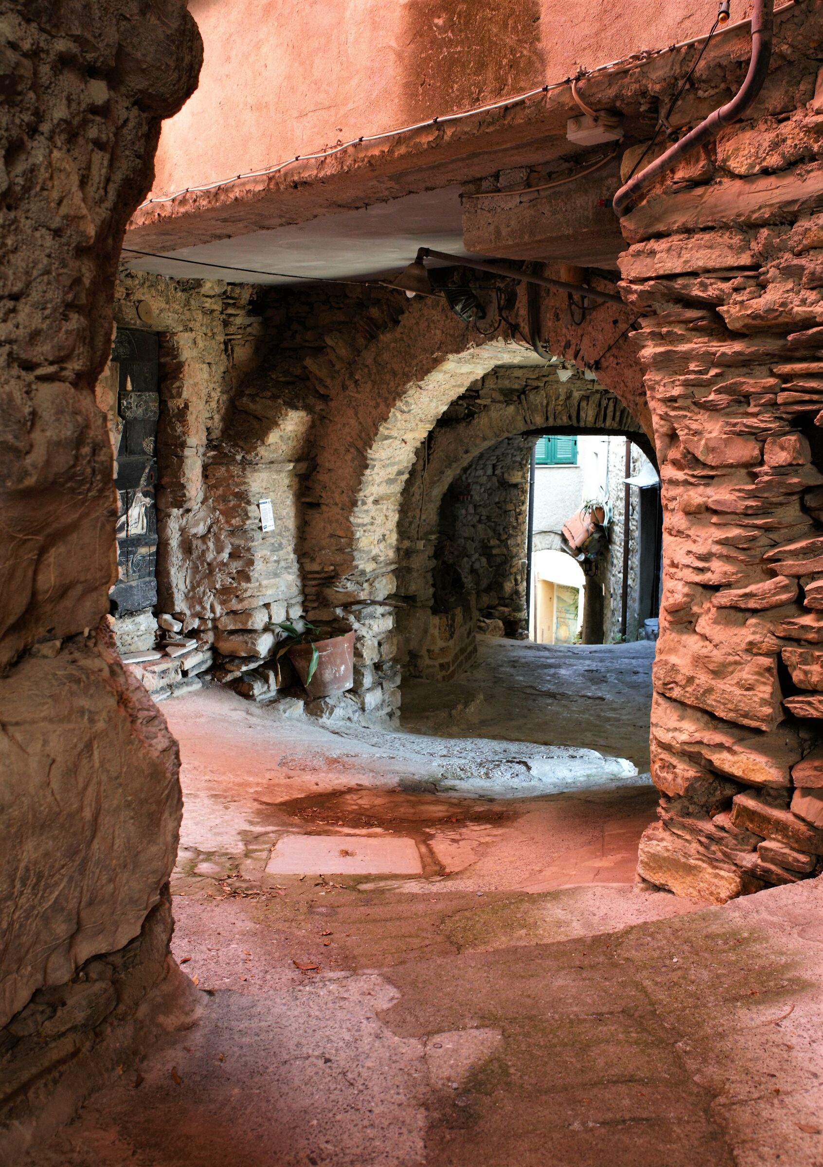 valloria il paese delle porte dipinte