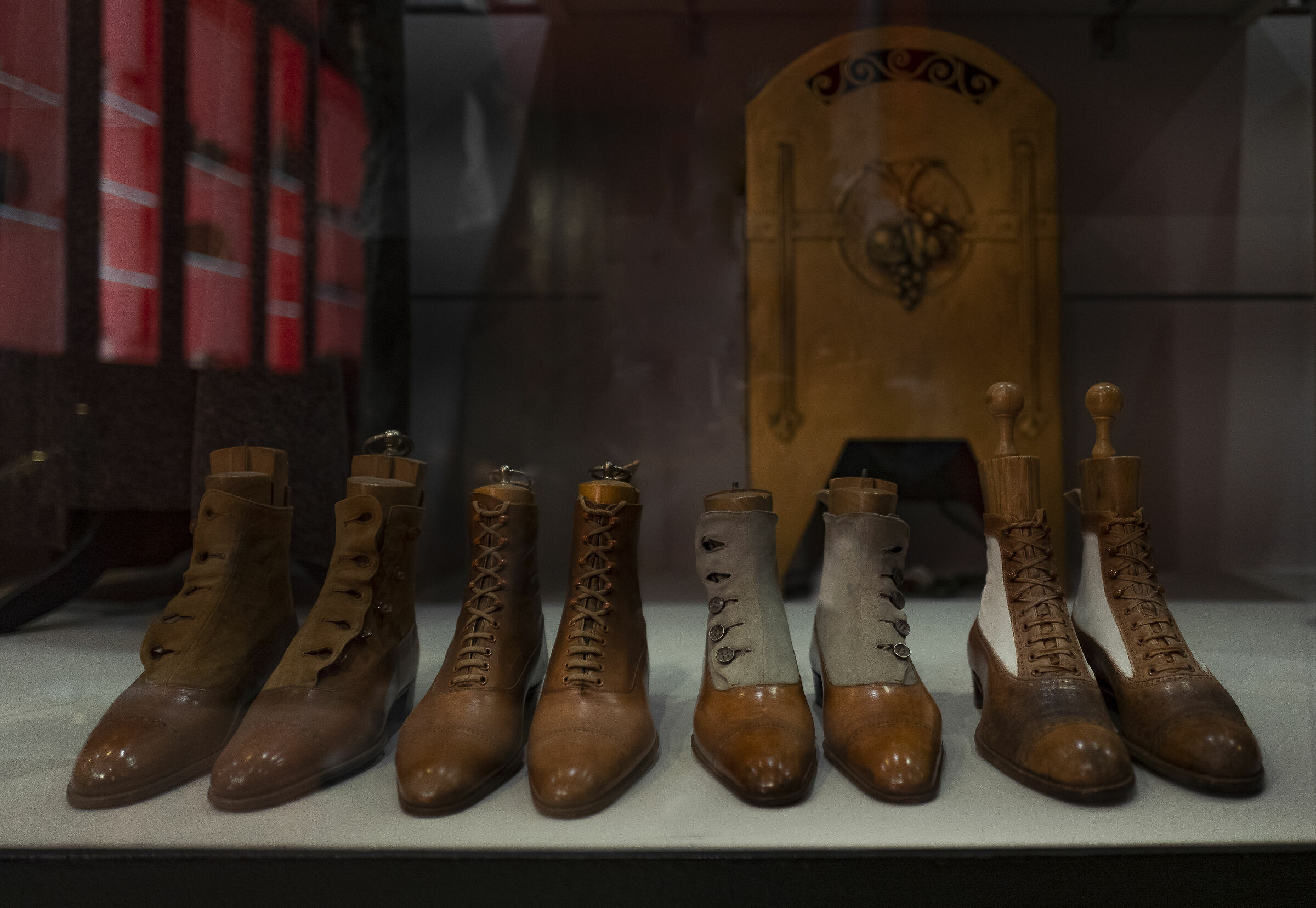 The shoes of VATE