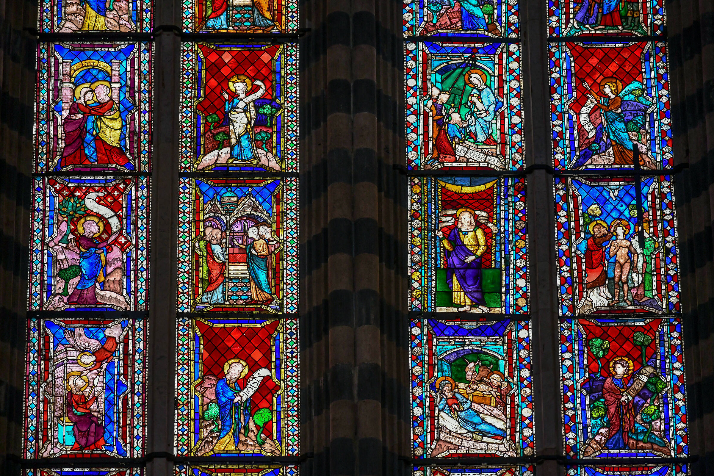 Orvieto-Detail Interior Glass Cathedral
