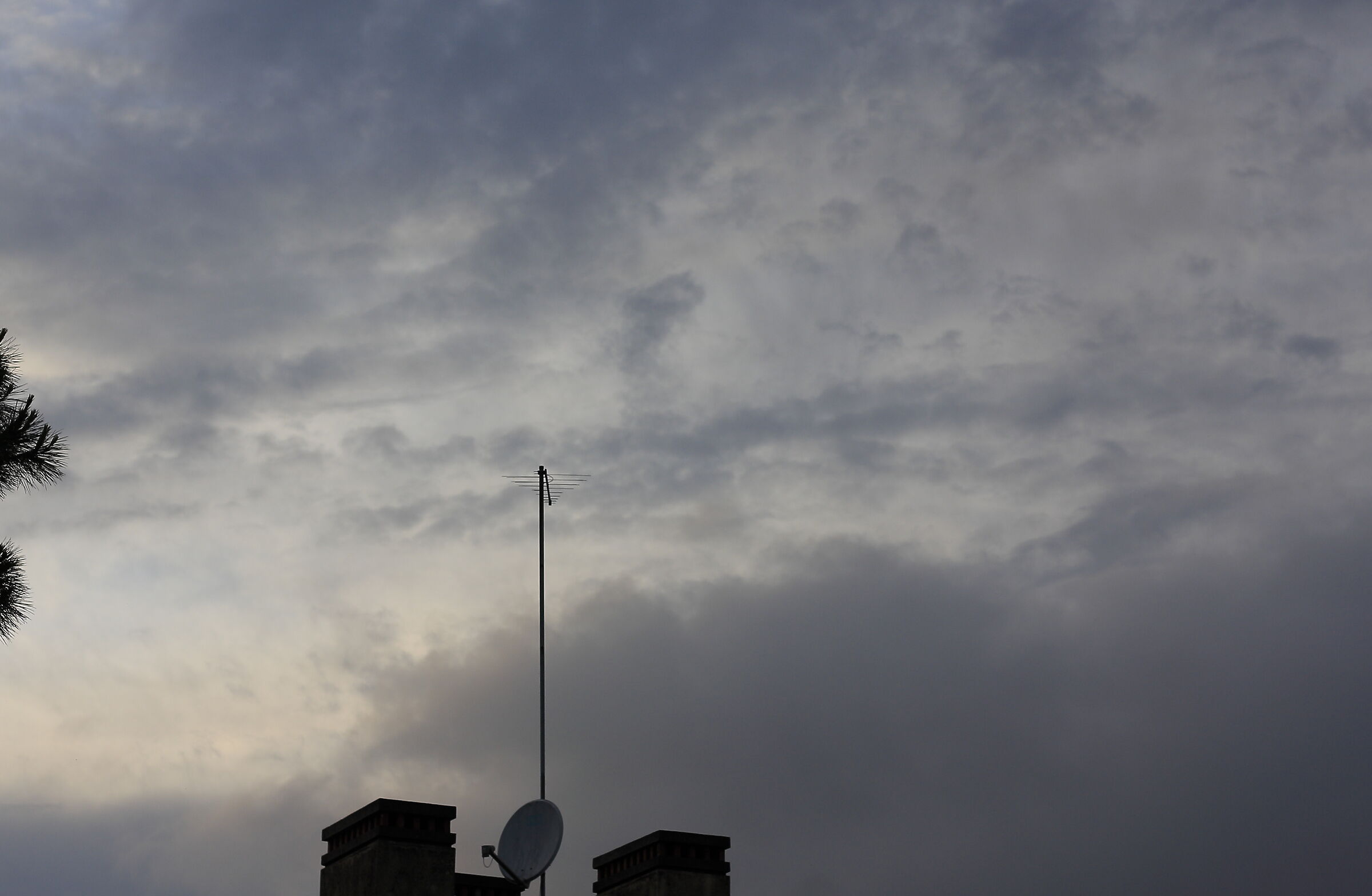 cielo nuvoloso tetto