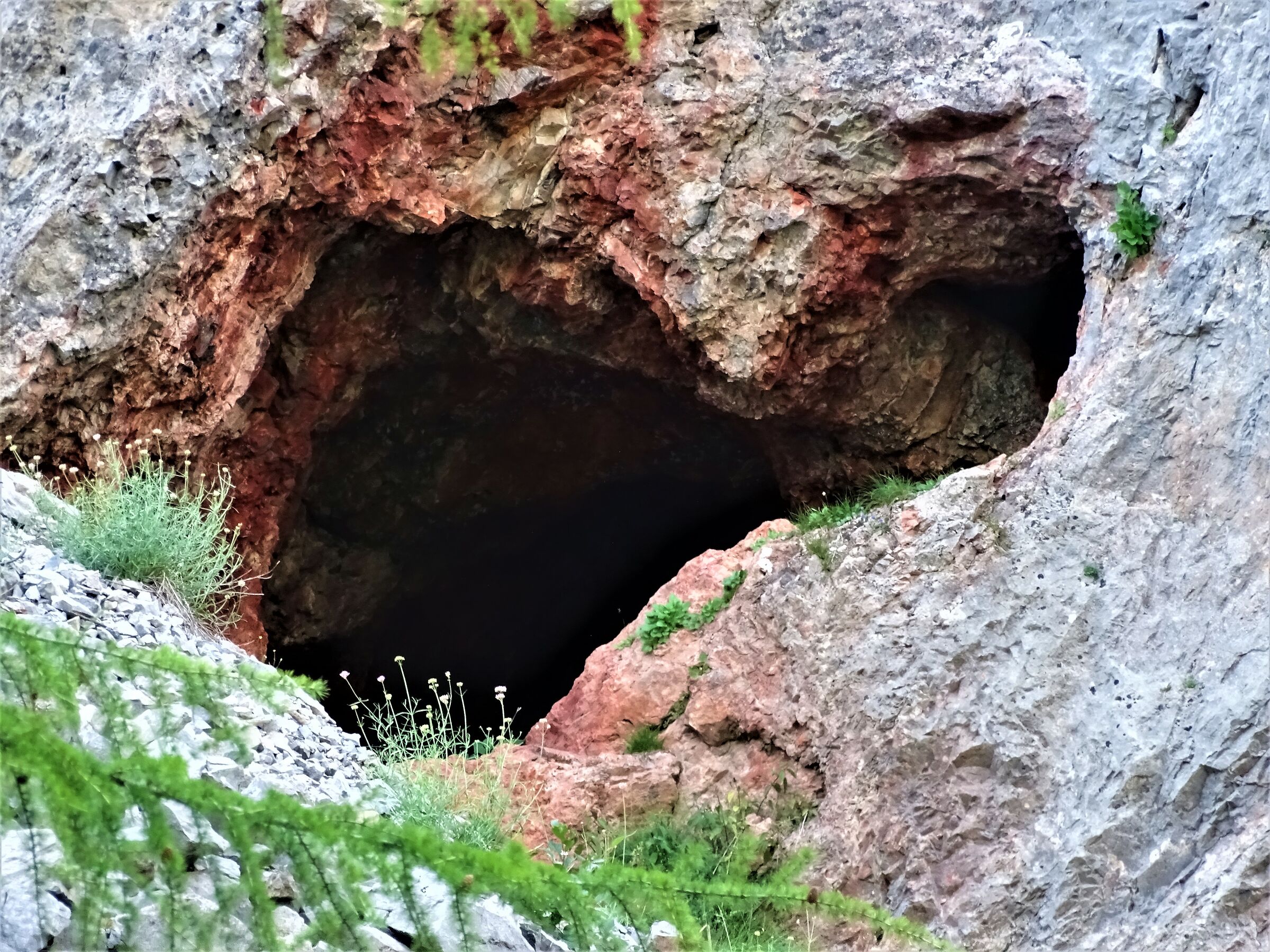 grotta in valle stretta...