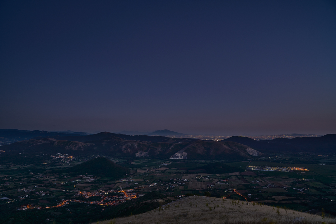 Piana di Monte Verna (ce), il Vesuvio e la ISS
