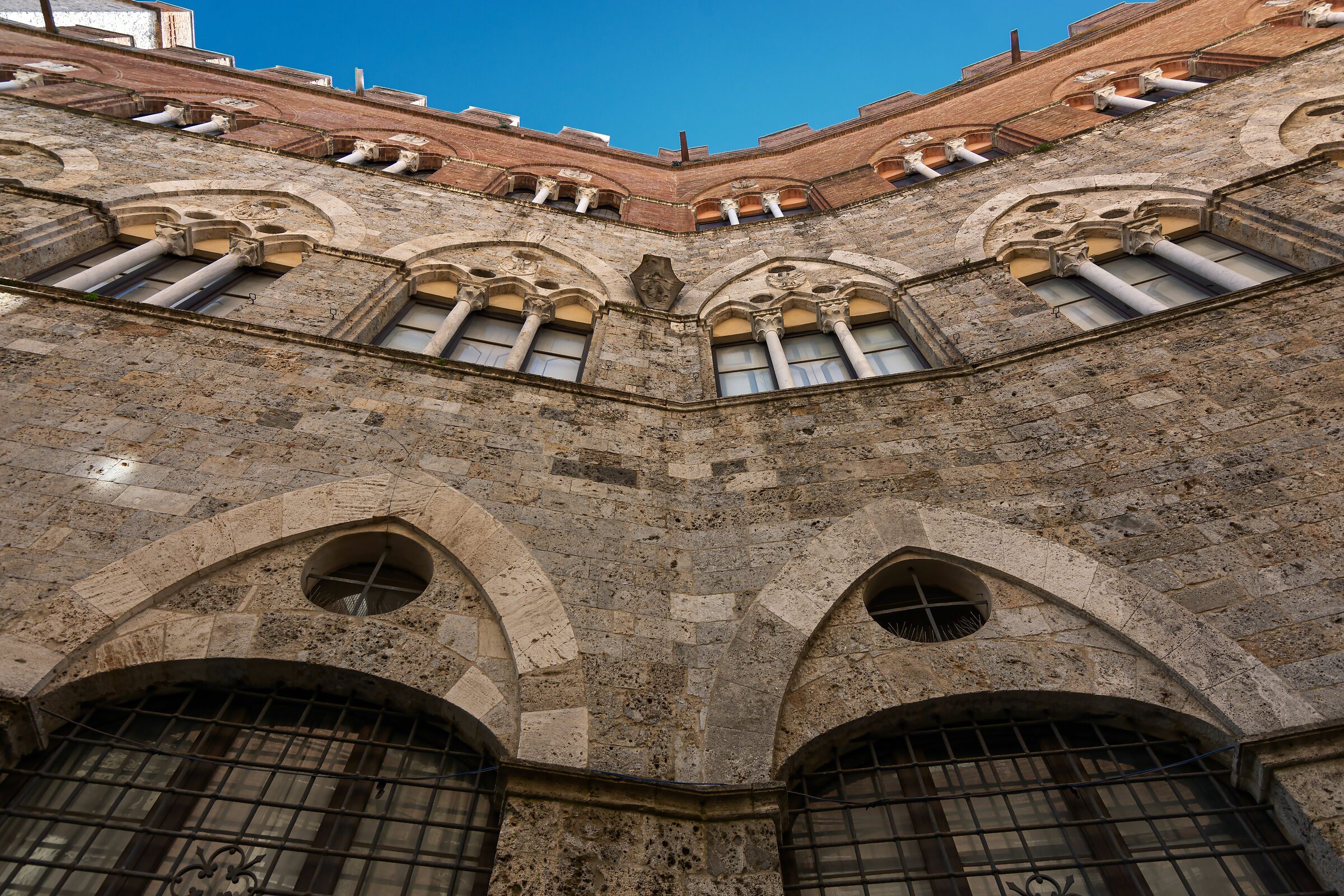 mirror or not mirror? Siena