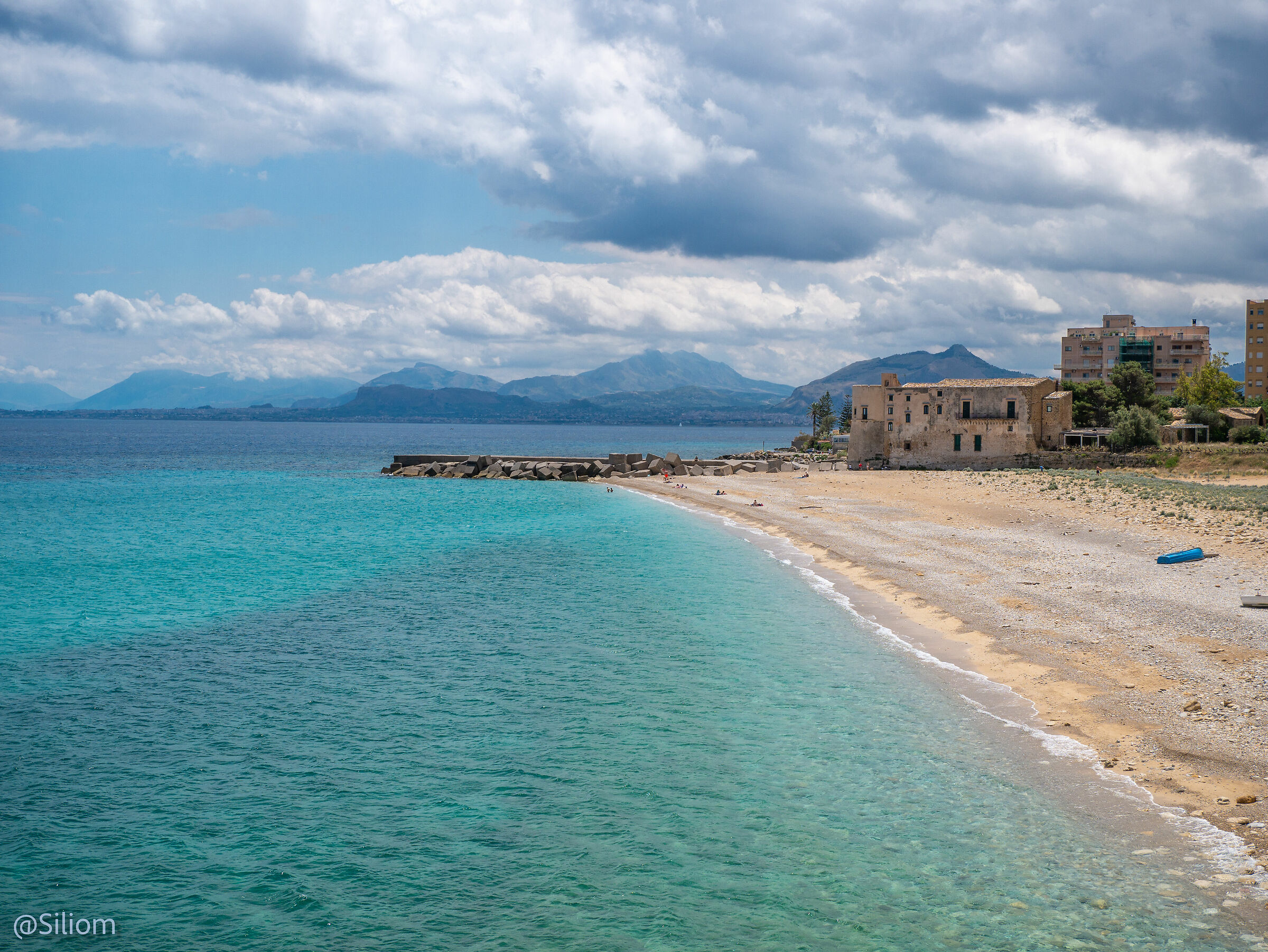 Vista sulla spiaggia di Vergine Maria (pa)