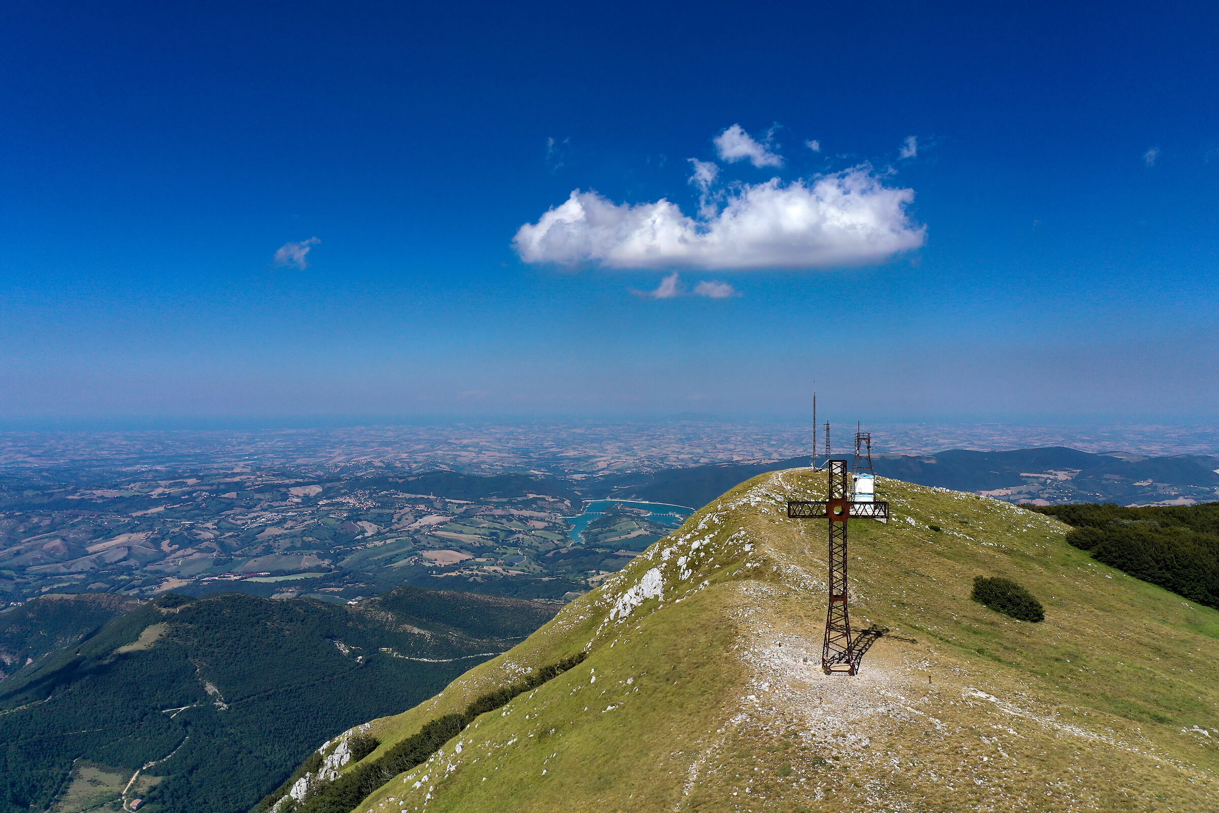 Monte S.Vicino con vista sul lago di Castreccioni