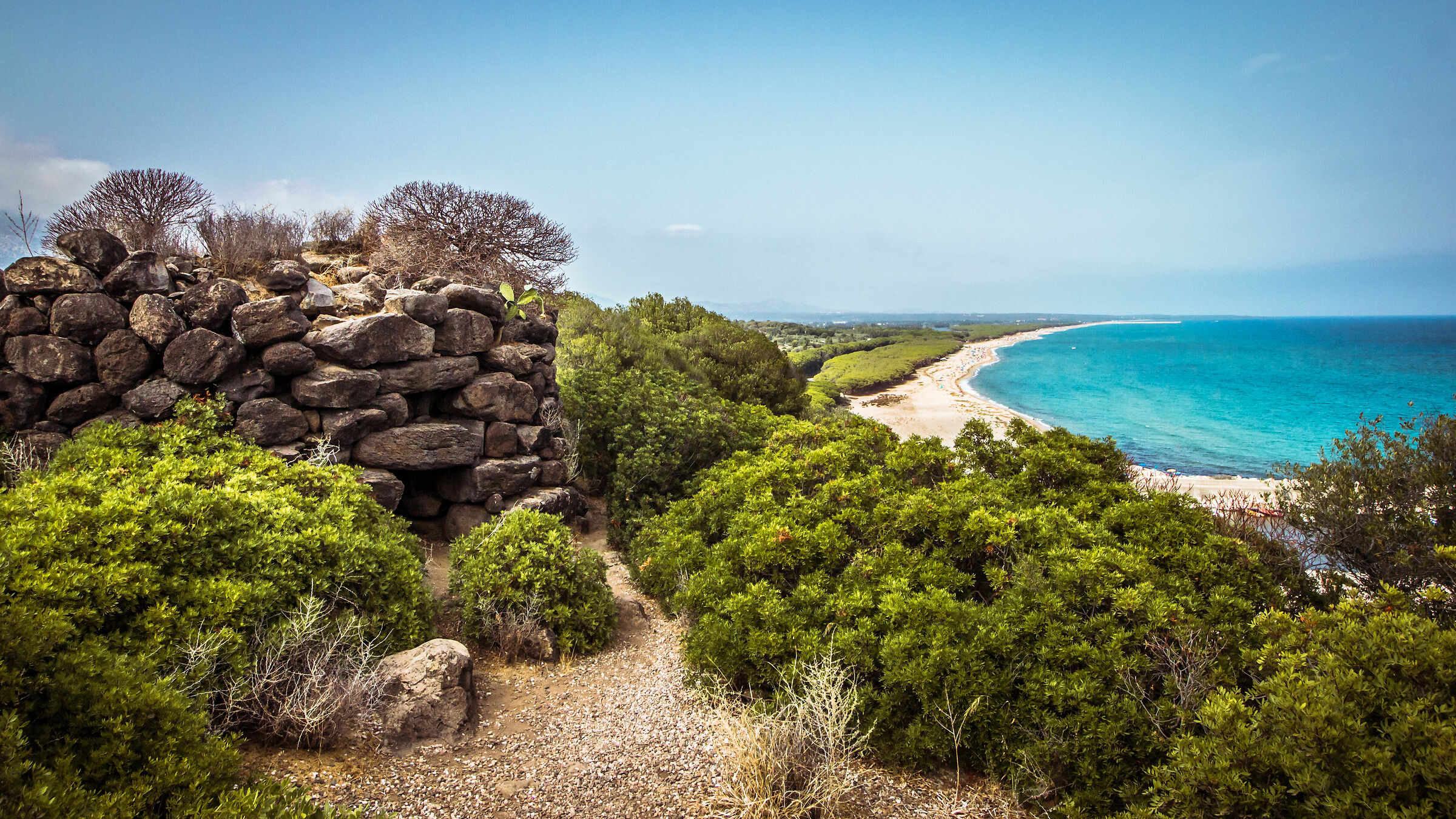 Nuraghe vista mare