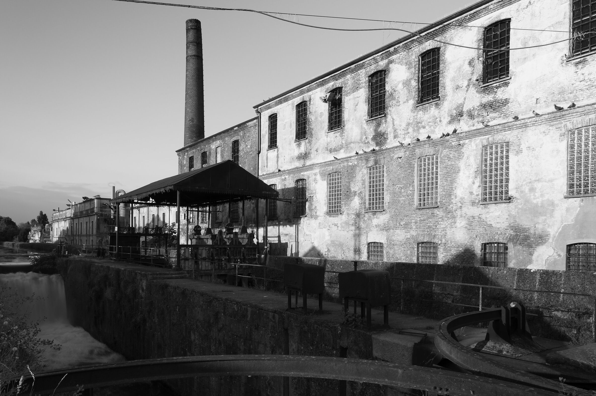 Antica Guardia Acque Naviglio Pavese B&W