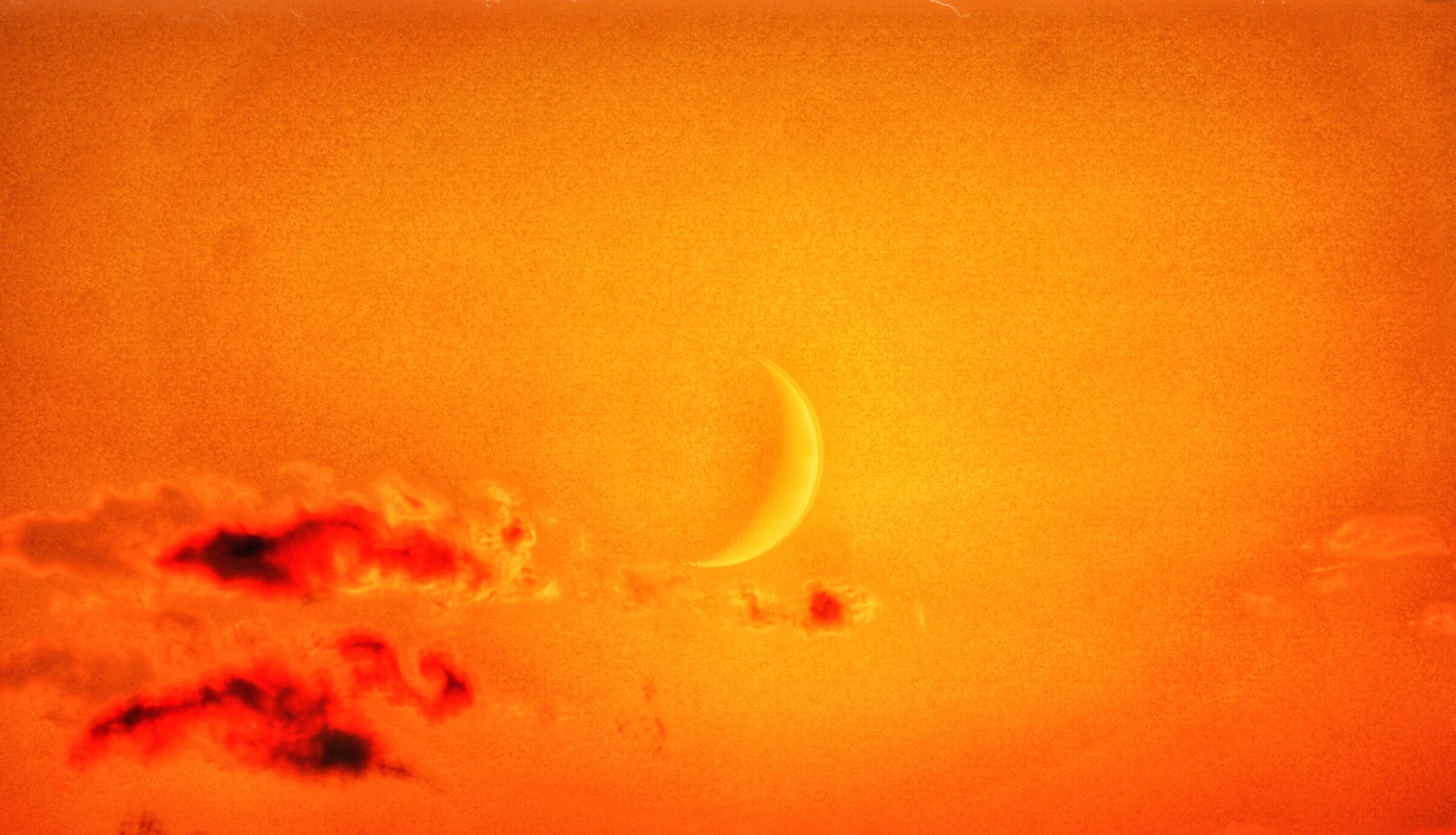 Quarto di luna al tramonto