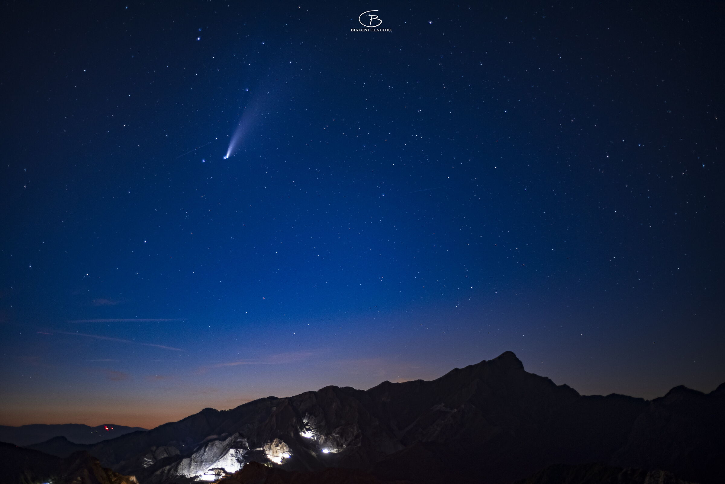 The Neowise comet above Mount Sagro