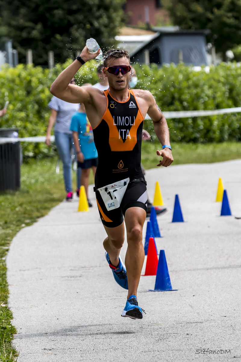 Col caldo, il triathlon li mette a dura prova !
