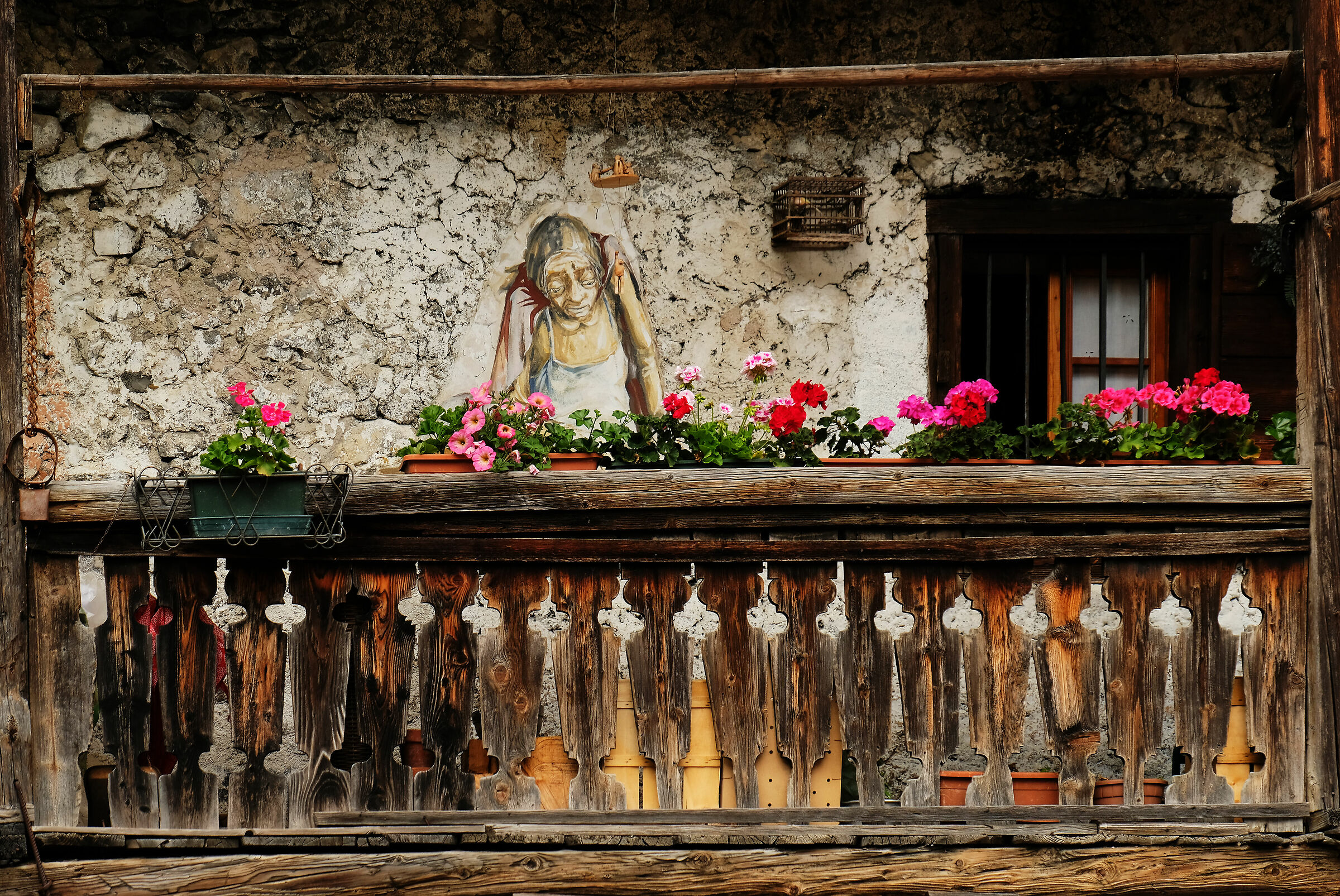 Murales di Masarie'  - Vecchina al balcone