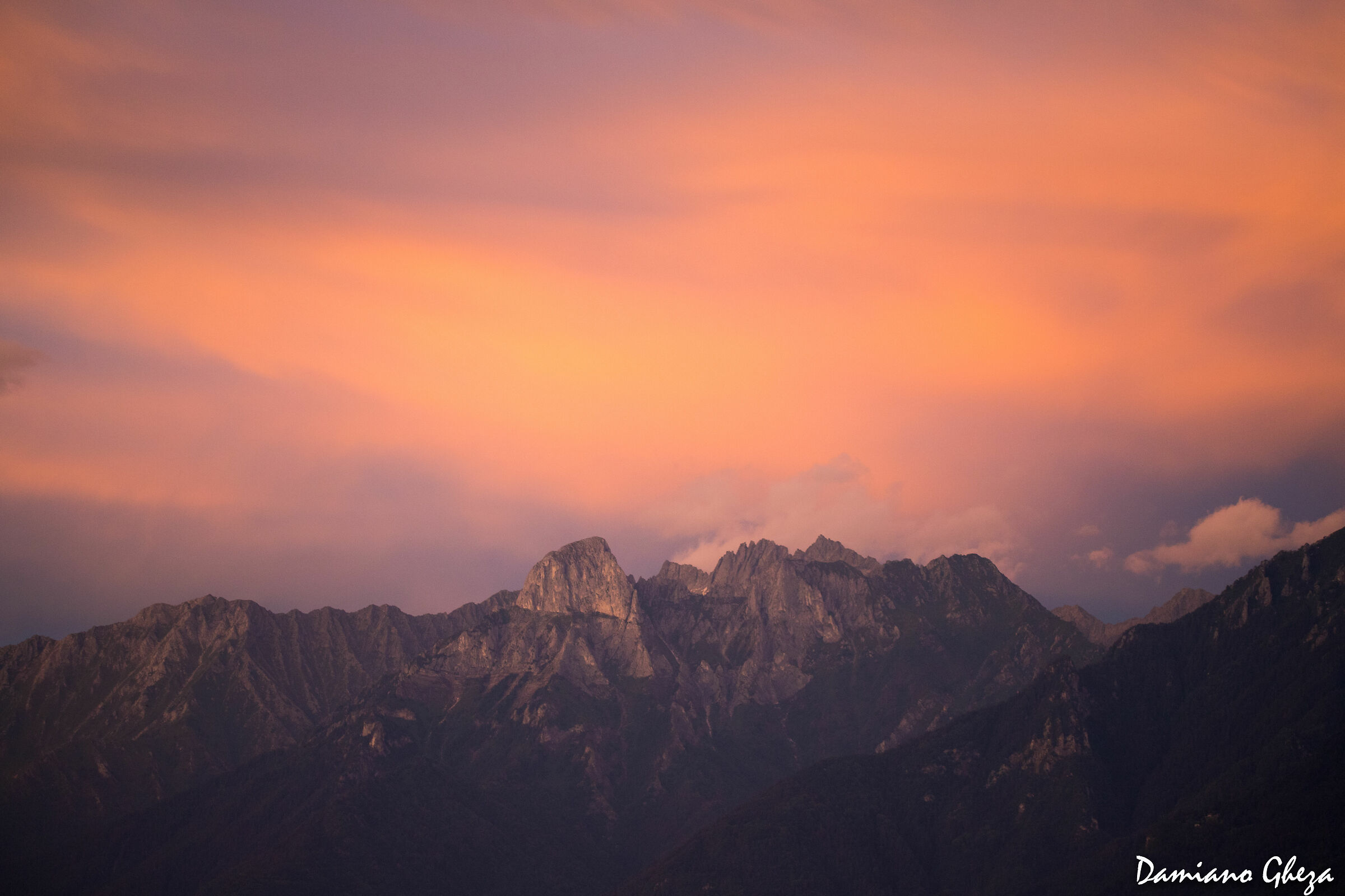 Ci sono tramonti che non tramontano mai