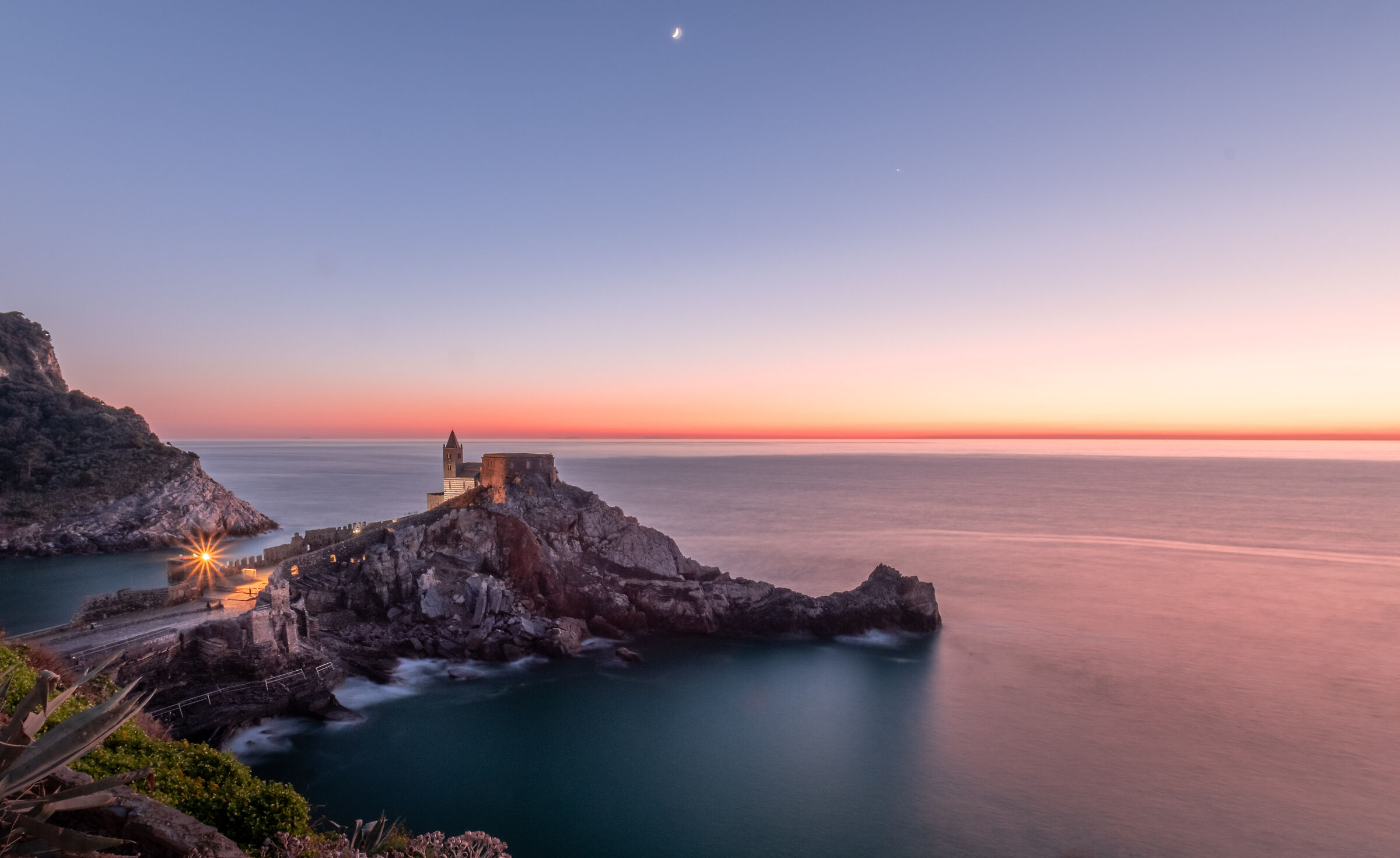 Portovenere e la luna