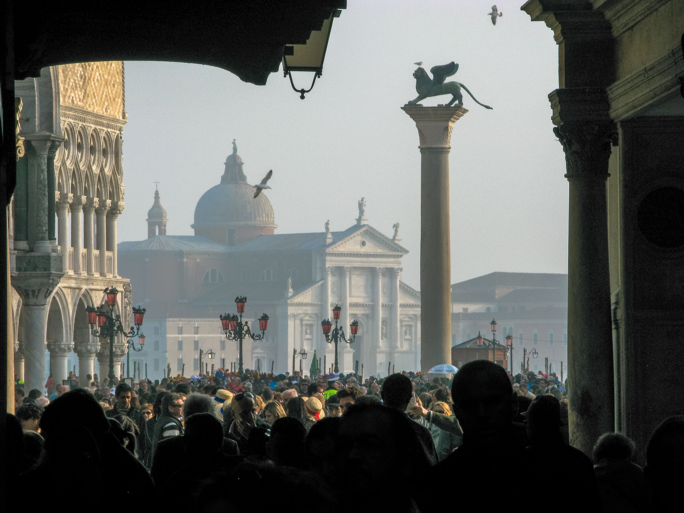 Tide (of people) in Venice