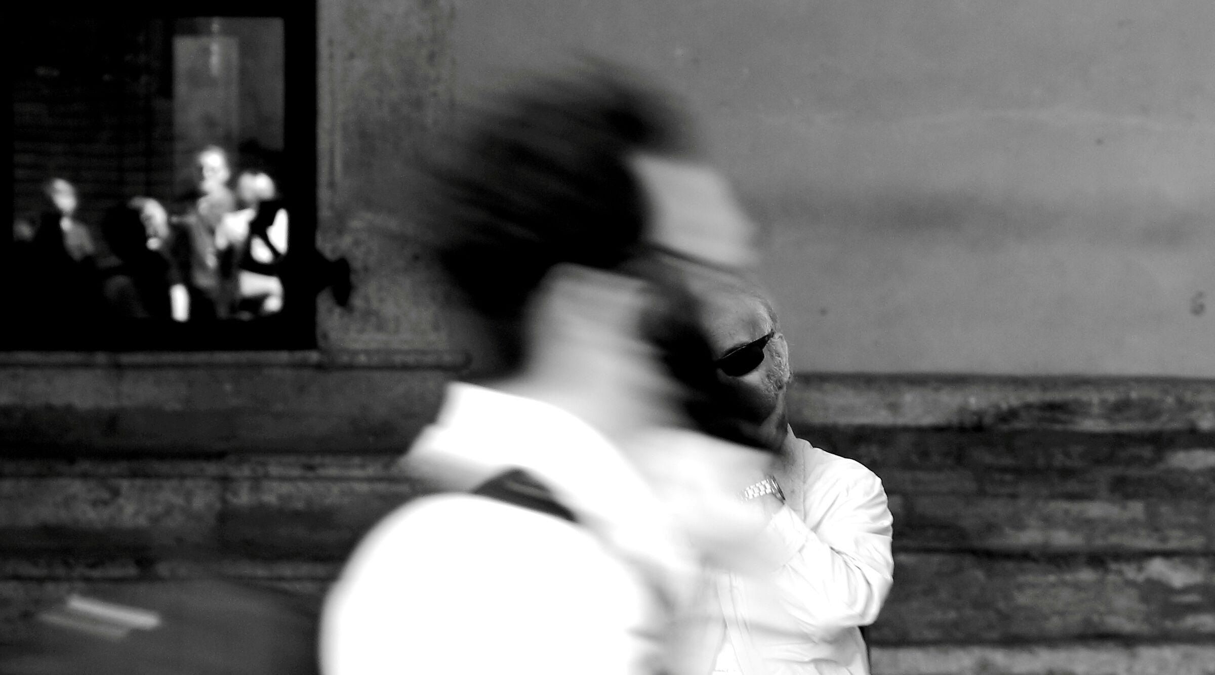 Street, quadro d'insieme con osservatore centrale.