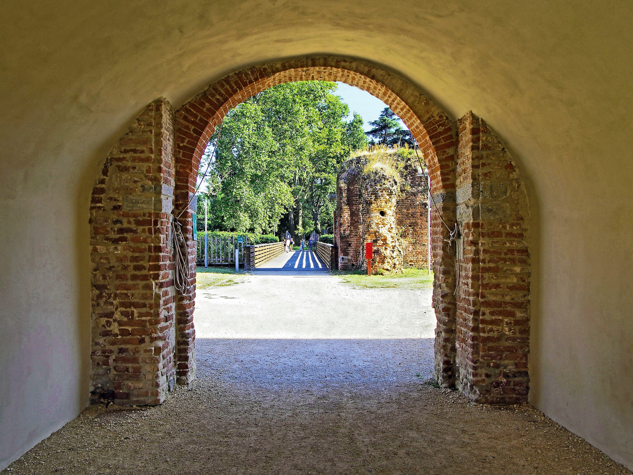 Novara, Viscountess Castle