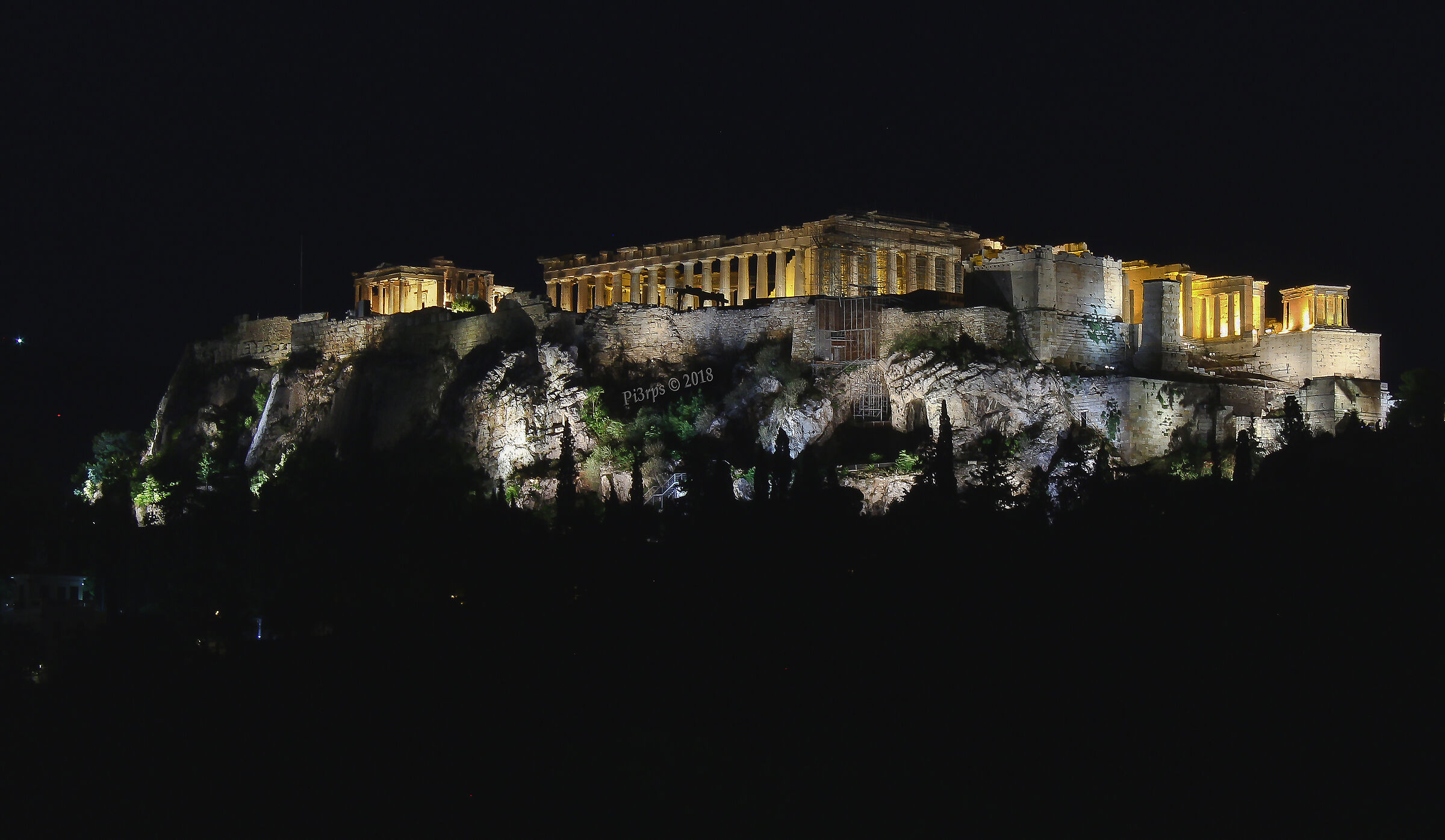 Shining in the darkness, Acropolis