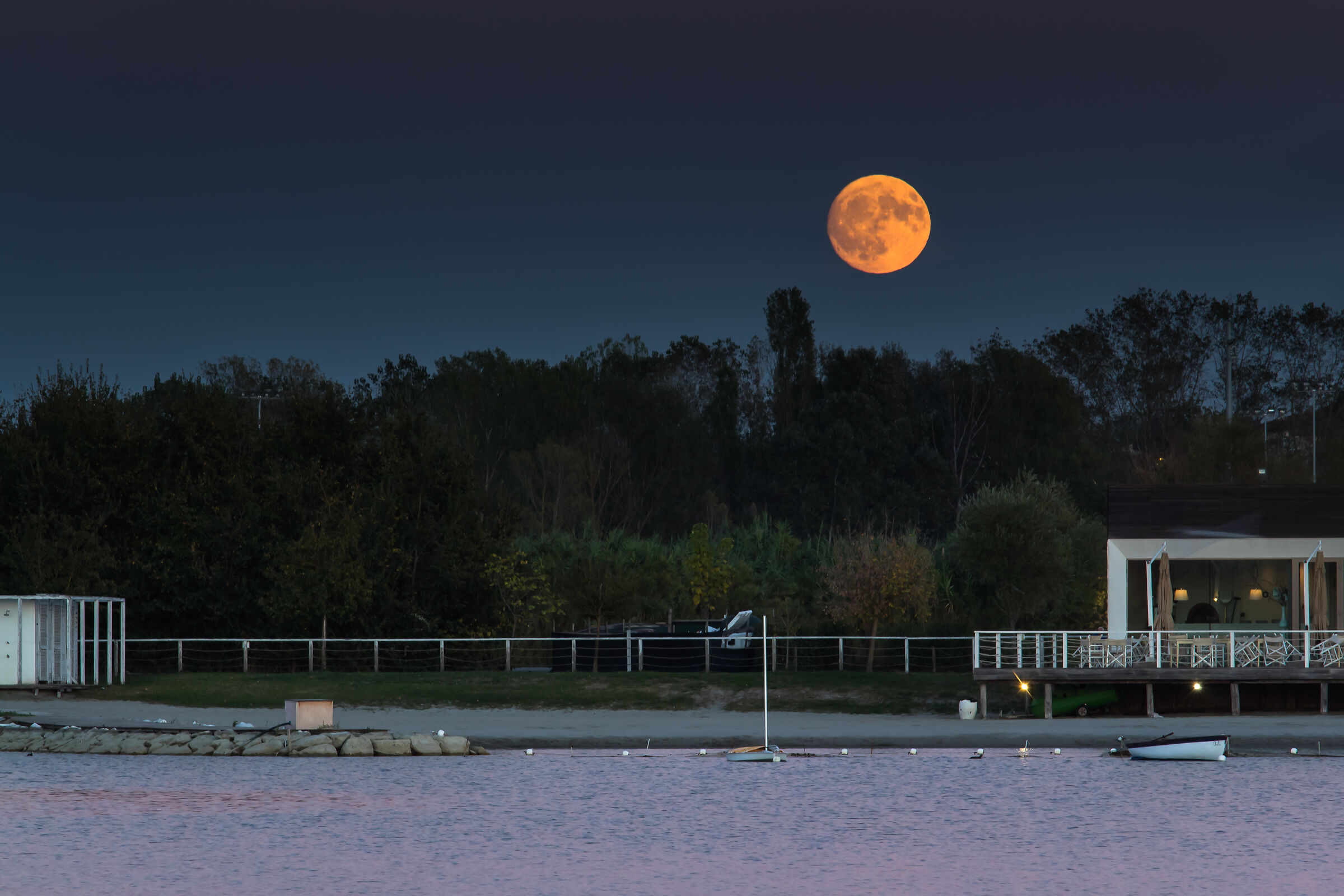 Full moon on a lake