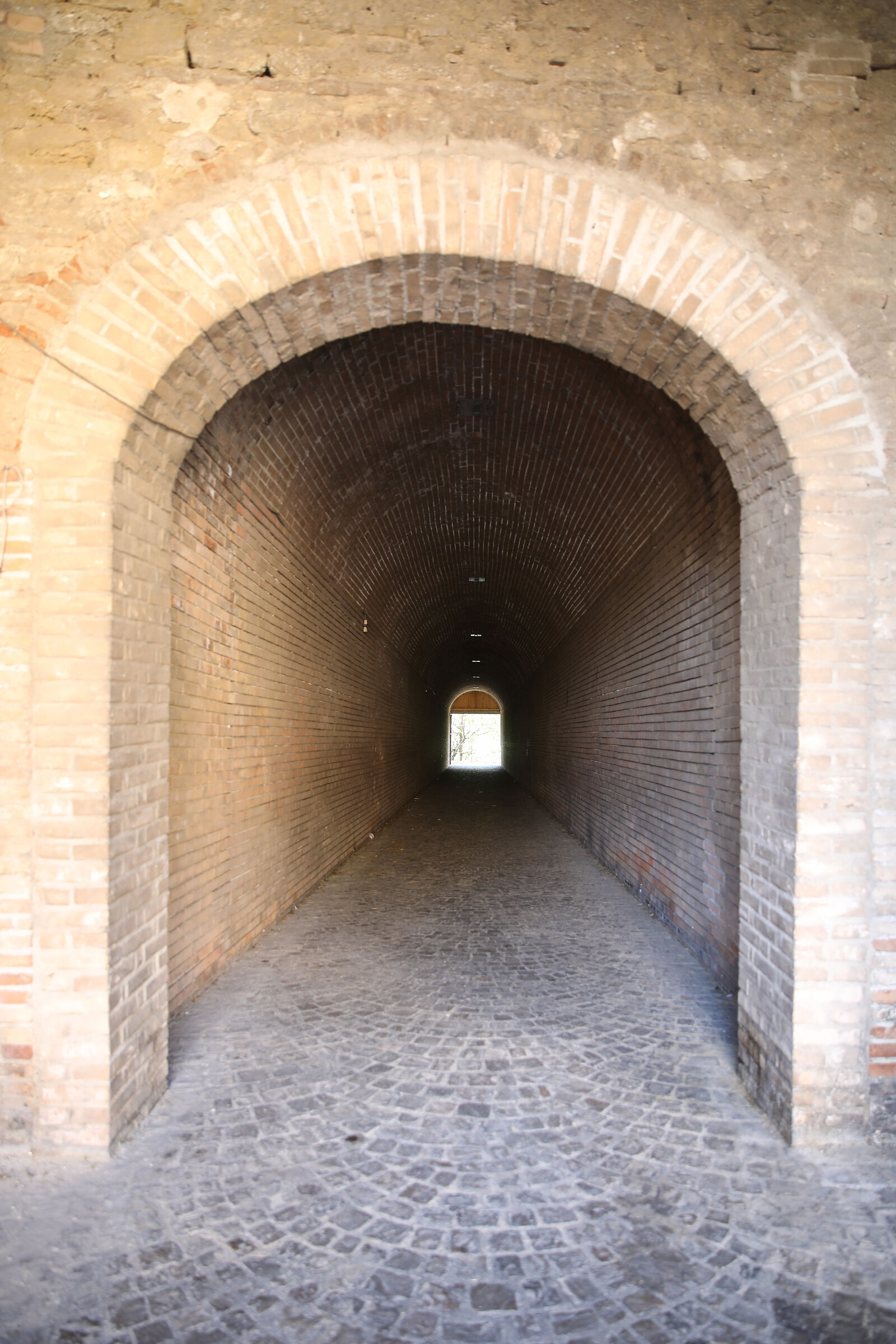 Passage into the fortress of Offagna