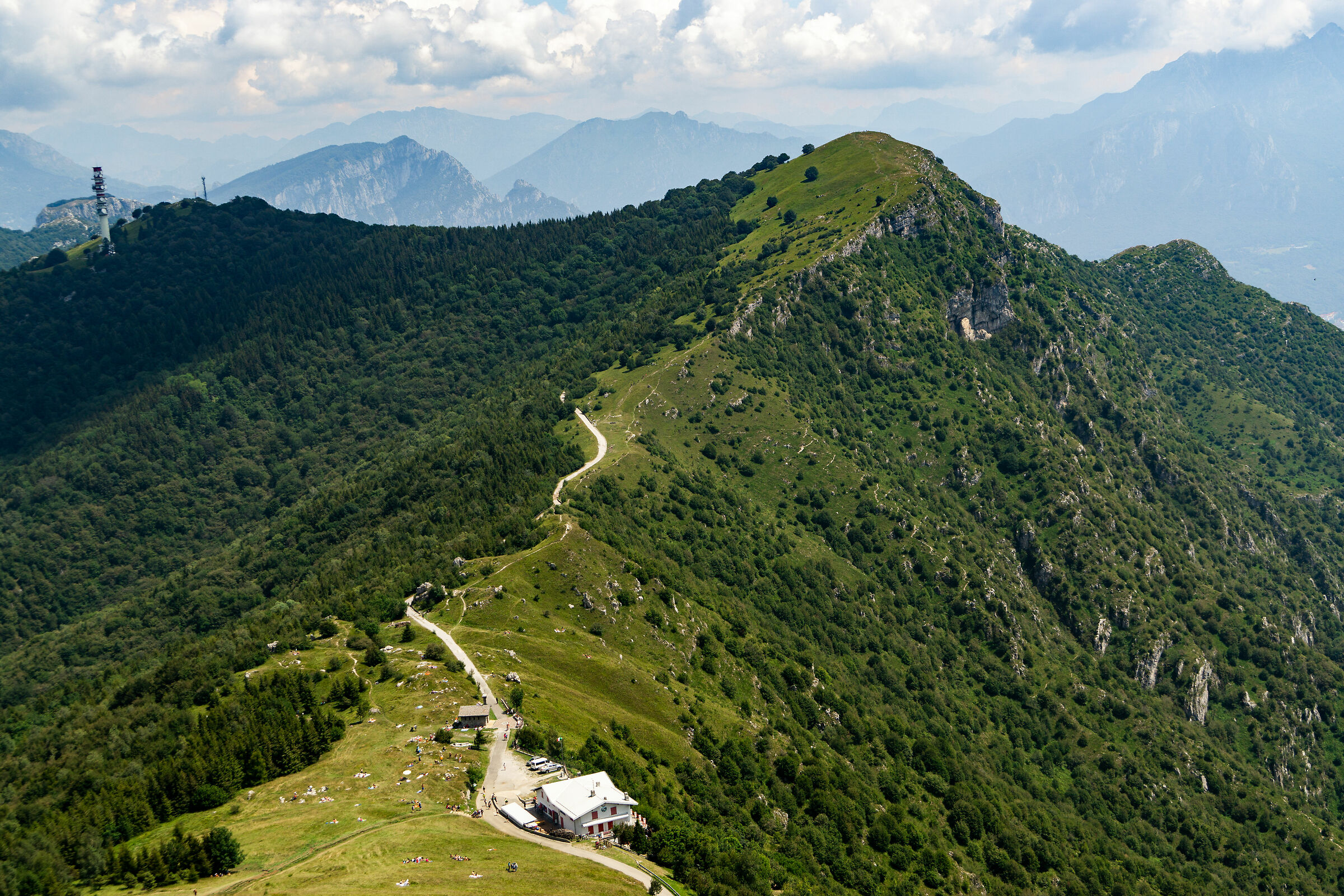 Monte Cornizzolo - Sentiero per Monte Rai (dall'alto)