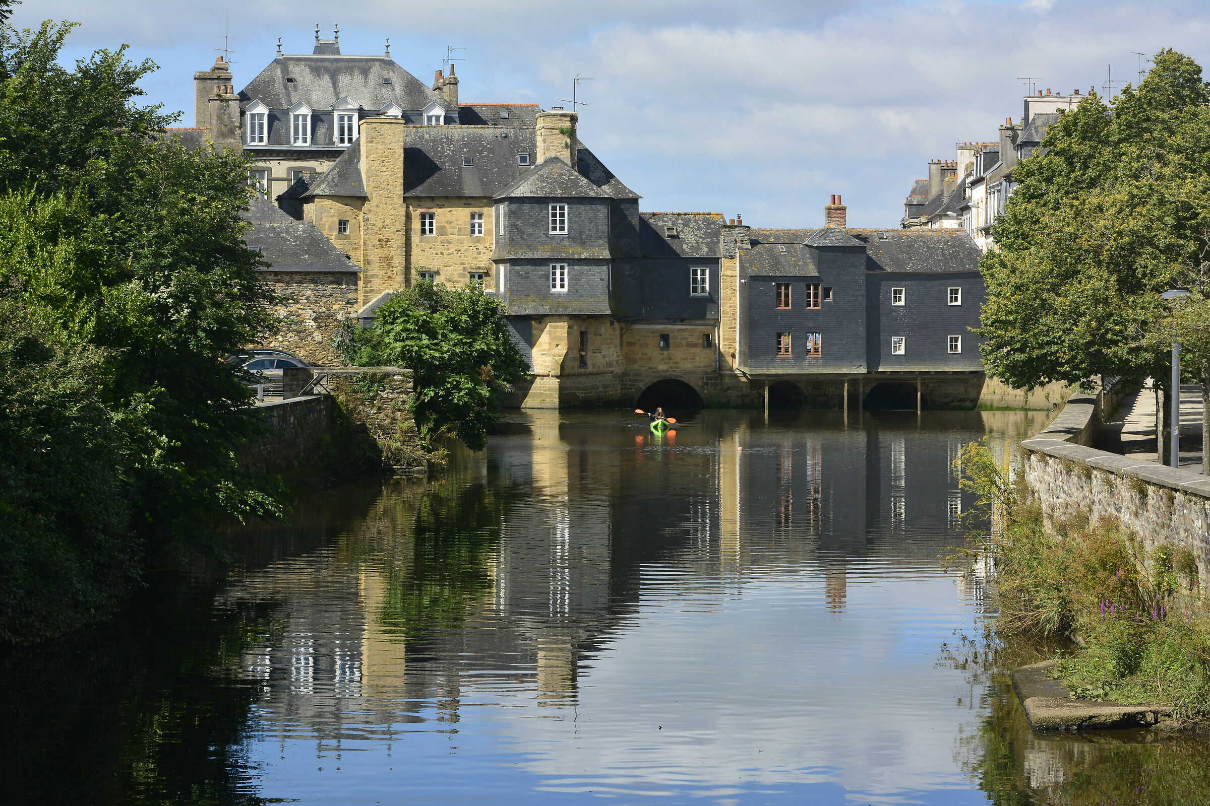 La ragazza con la canoa