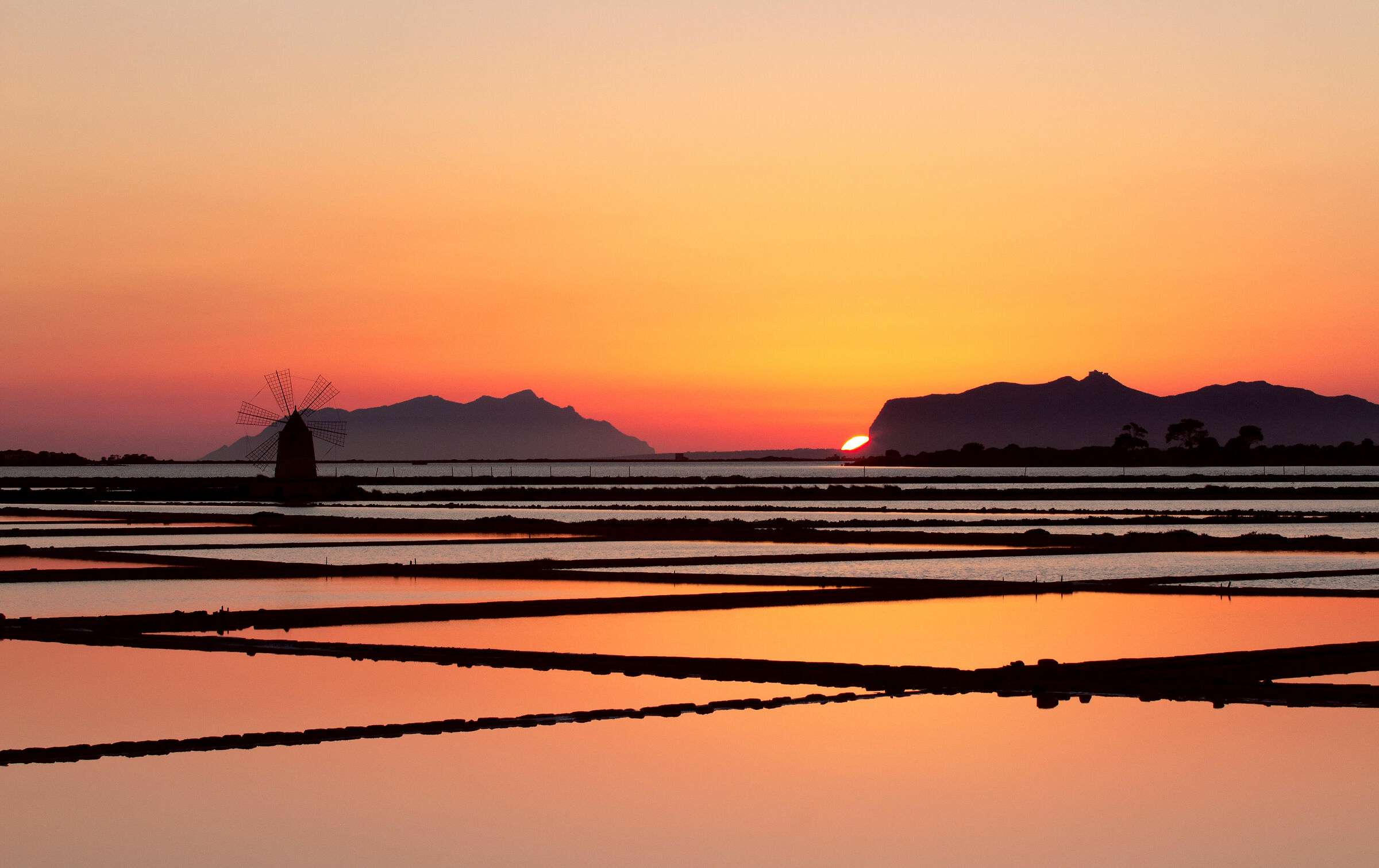 L'occhiolino del Sole alle Saline di Marsala