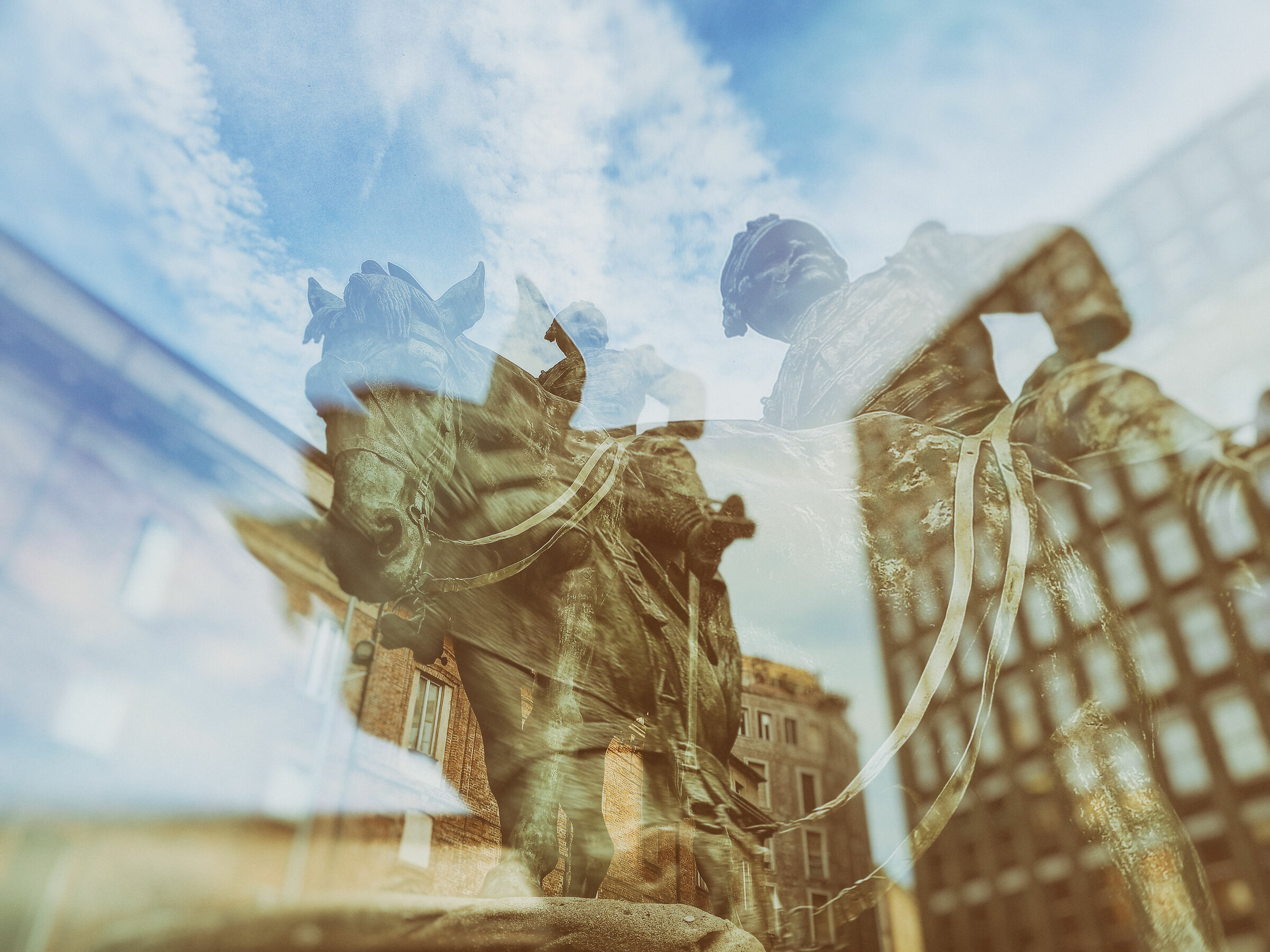 Omaggio a Boccioni.Piazza Missori a Milano.