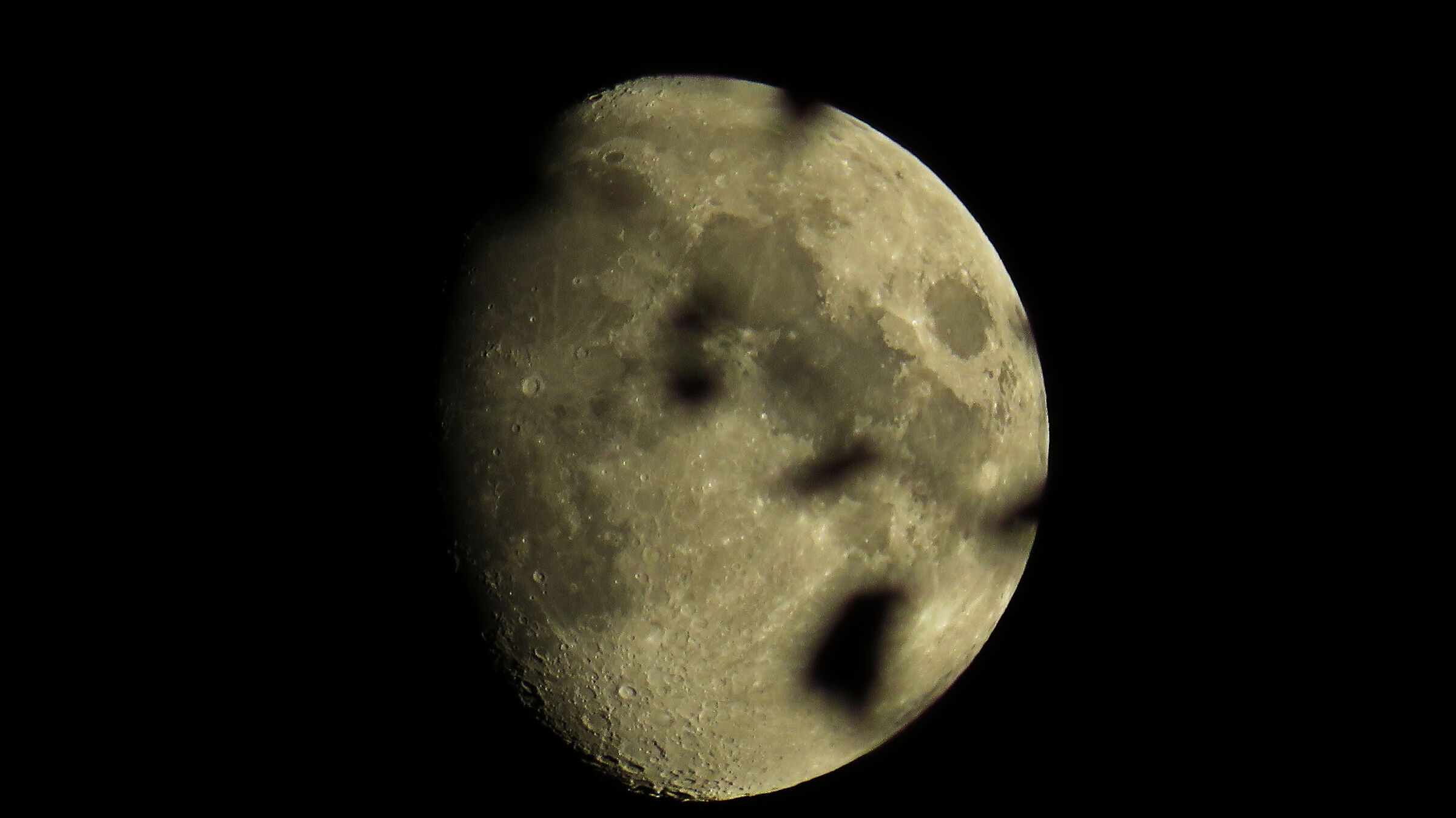 Strane ombre sulla luna