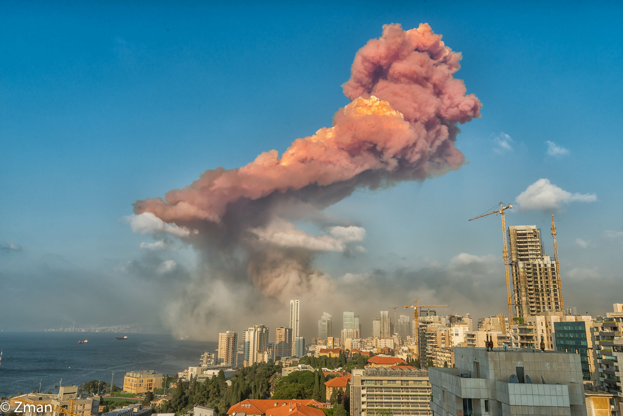 La grande esplosione a Beirut questo pomeriggio