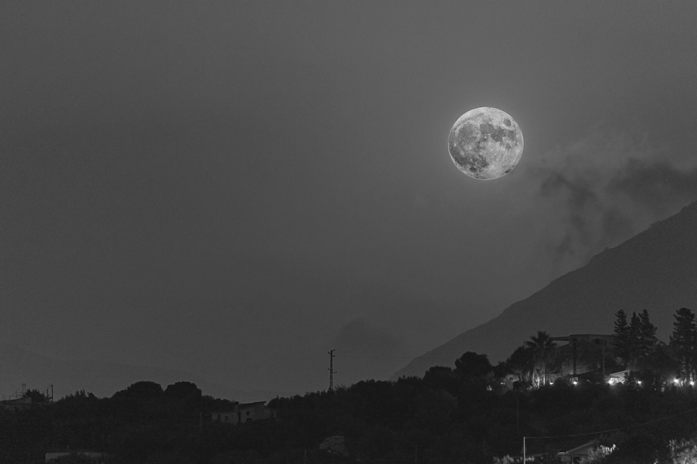 Full moon B&W