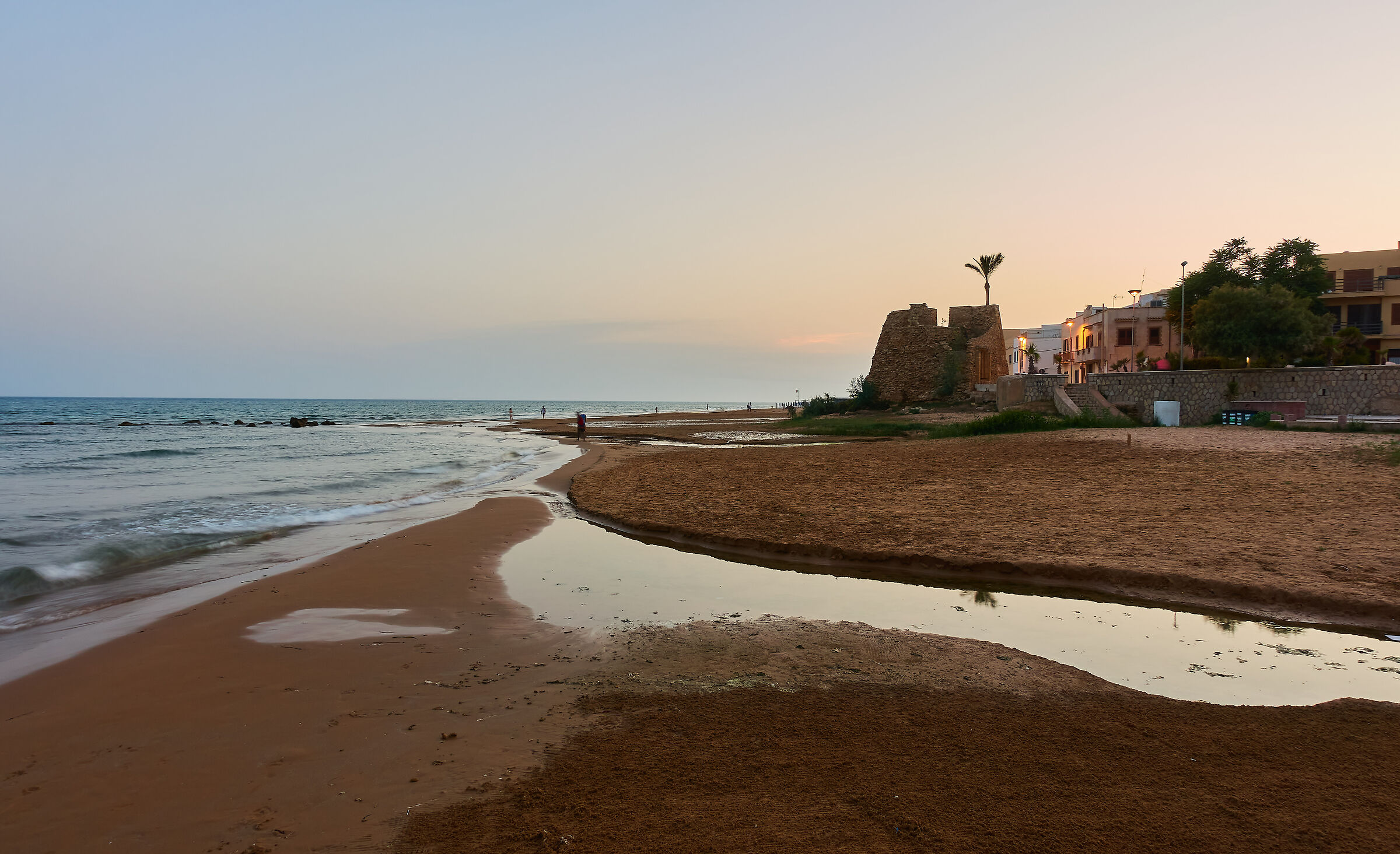 Tre Fontane. la spiaggia al crepuscolo