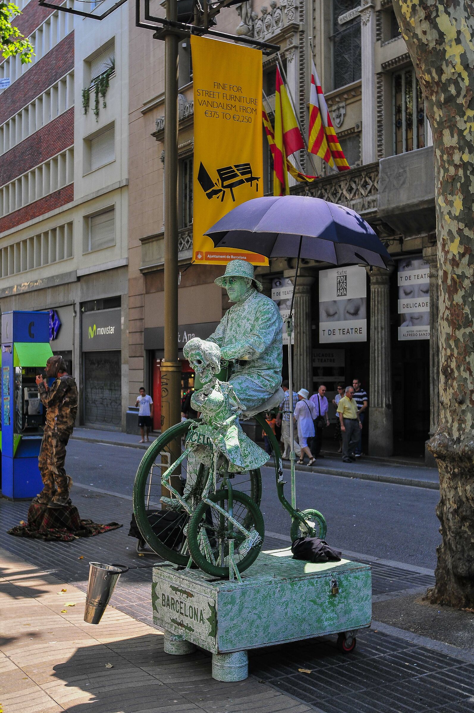 personaggi curiosi lungo la Rambla 1