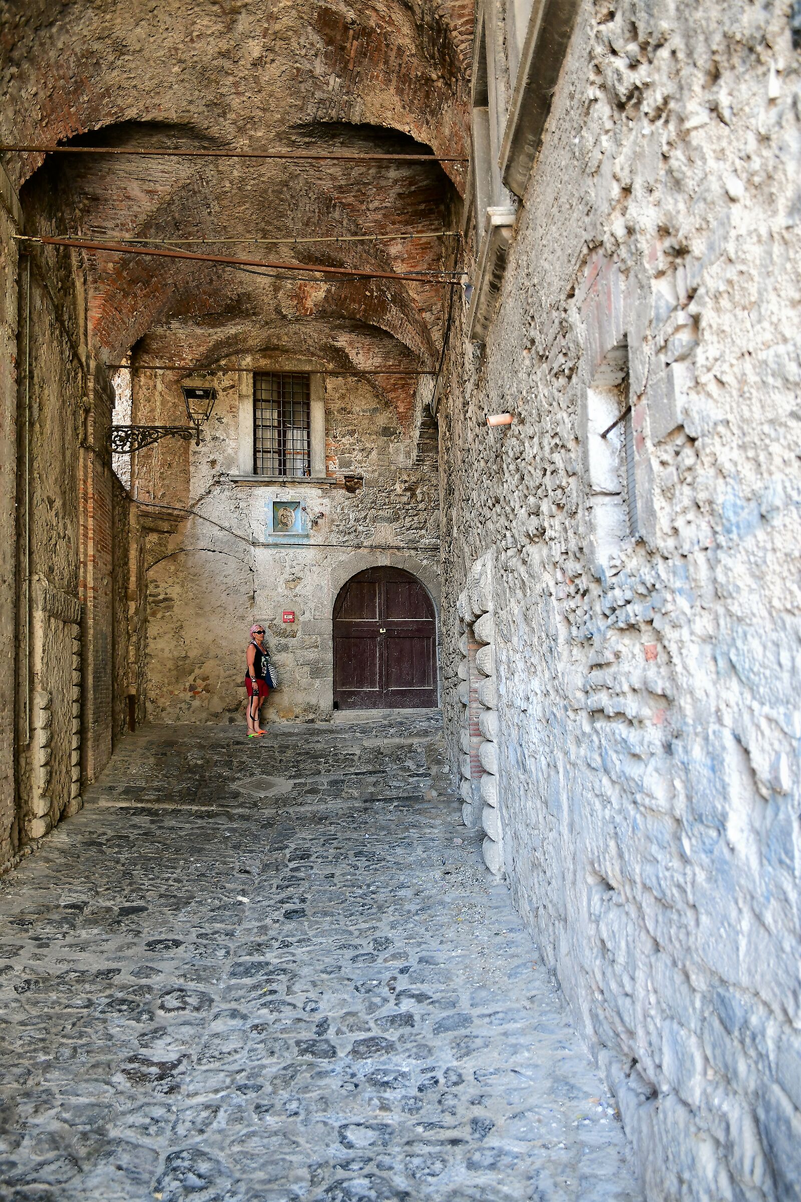 salendo verso il castello di bolsena